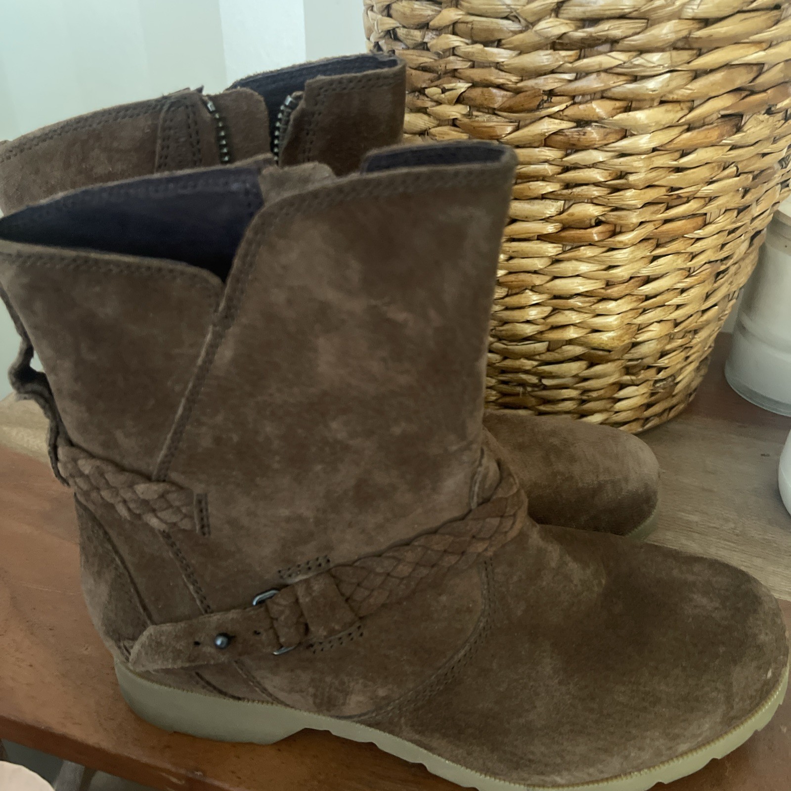 Teva Brown Suede Ankle Boots Women’s US 6 Zip up