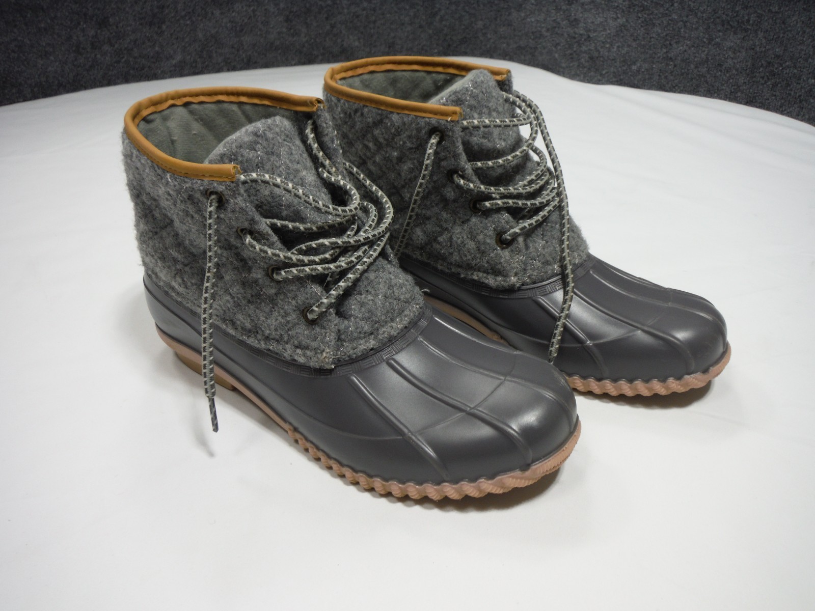 Magellan Outdoors Women’s Duck Boots Grey Quilted Upper size 9B