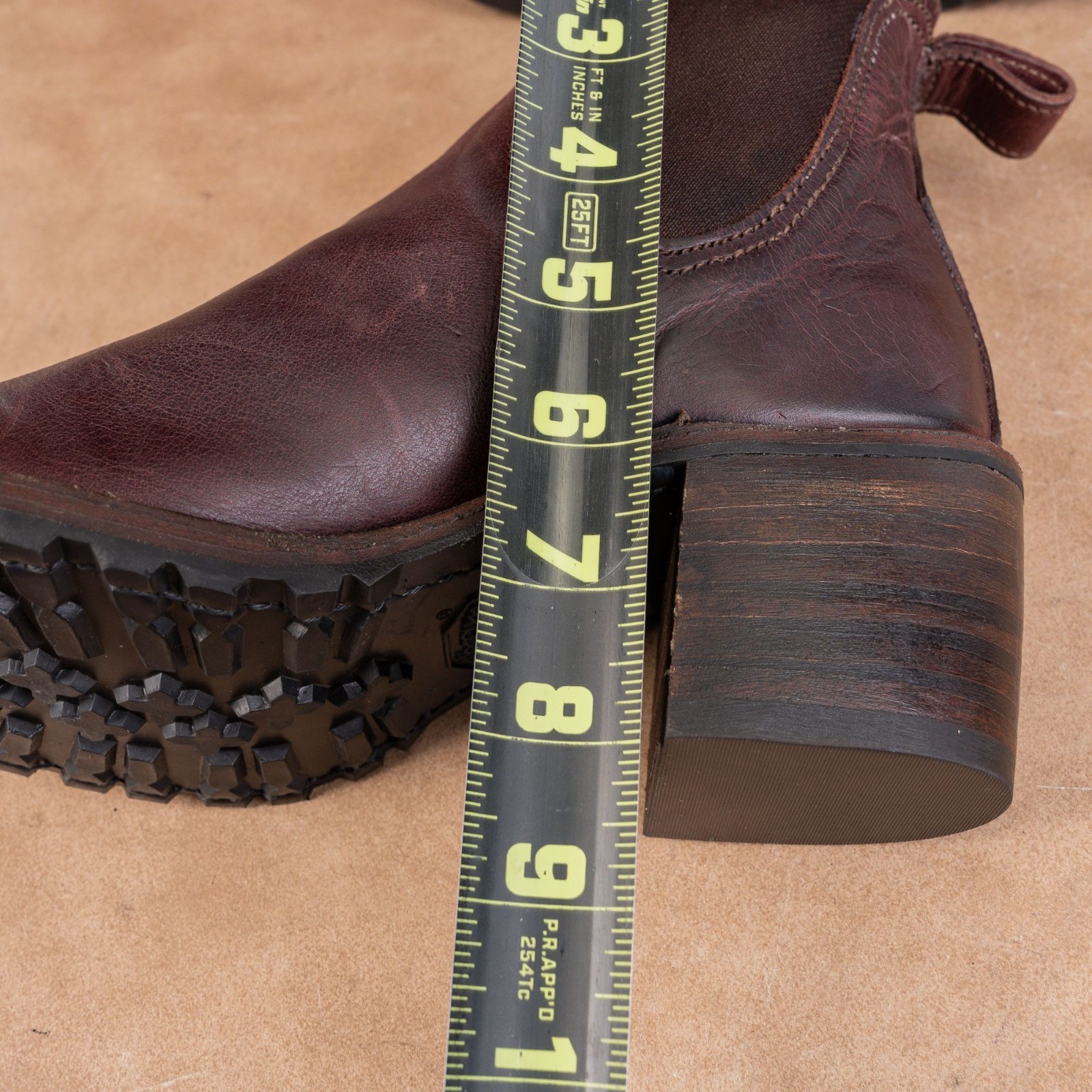 Frye Sabrina Chelsea Women Vibram Cognac Oil Tanned Full Grain Chelsea Boots sz