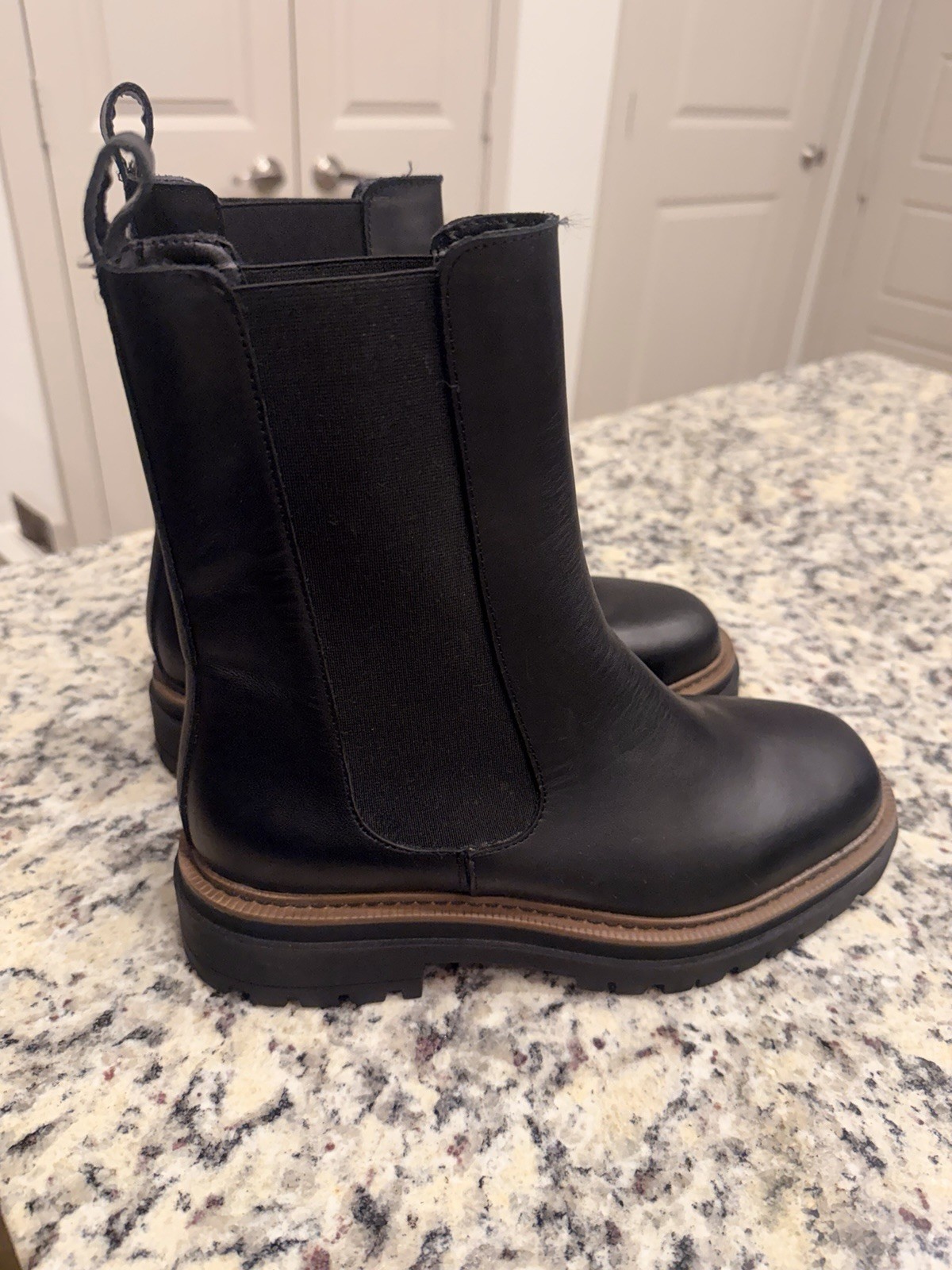 Steve Madden Chelsea Explorer Black Leather Booties Lugsole Boots Size 8 Rare