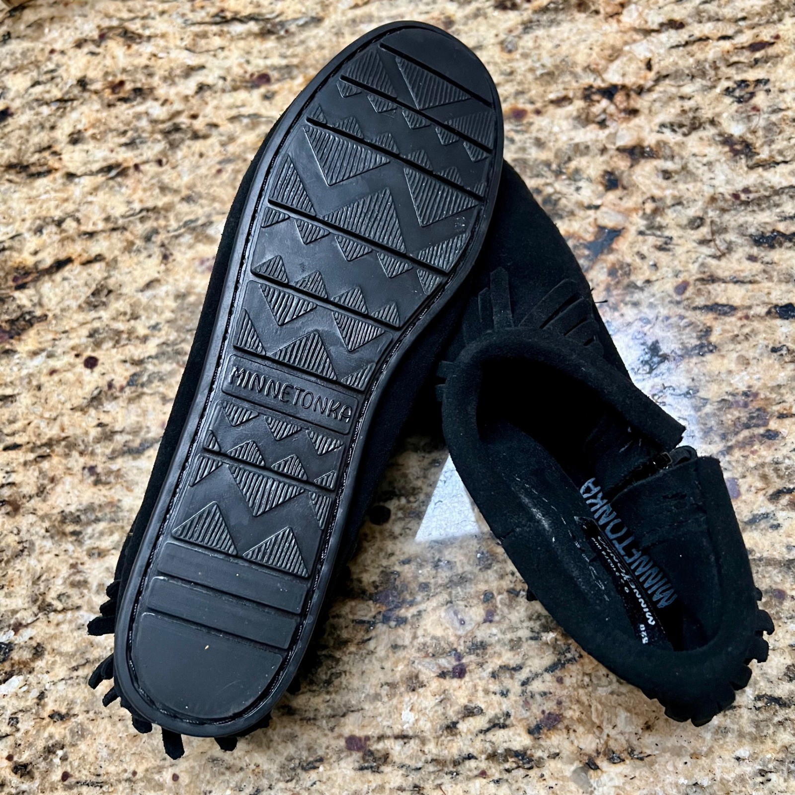 Minnetonka Women Black Suede Fringe Concho Feather Moccasin Ankle Boots Size 9