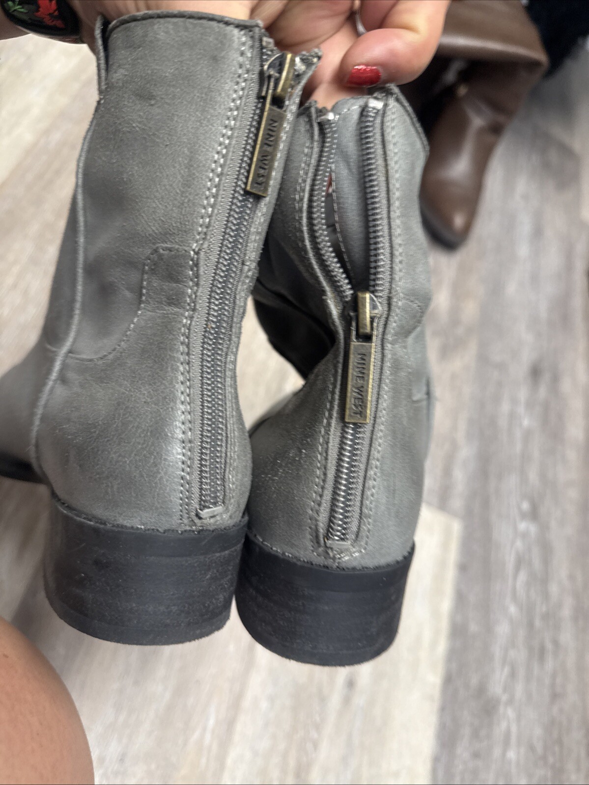 Nine West Solid Gray Size 8.5M Closed Toe Ankle Shaft Zip In Back
