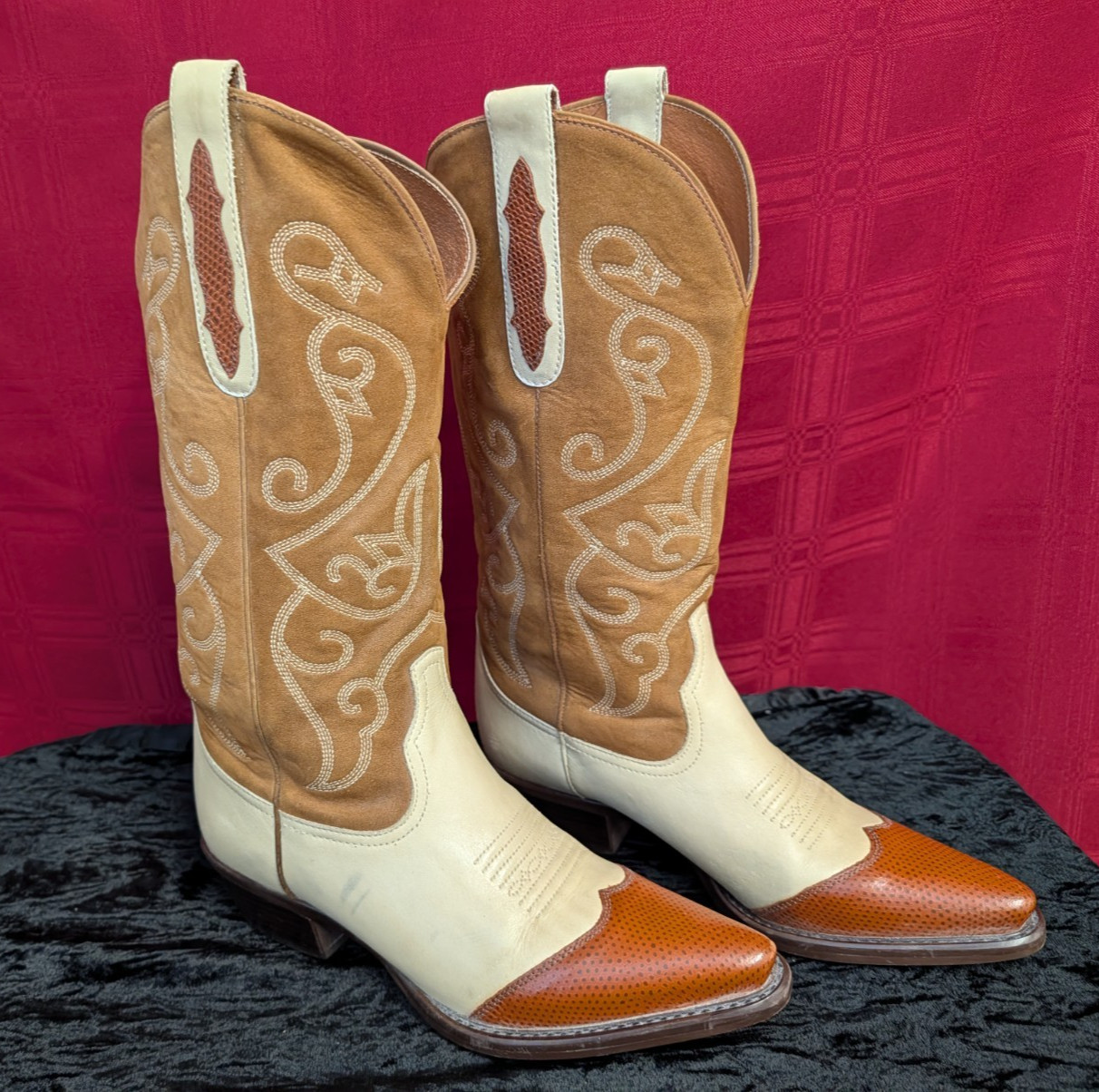 Nine West Women’s Embroidered Cream Tan Cowgirl Boots Size 6 1/2M – Pls Read