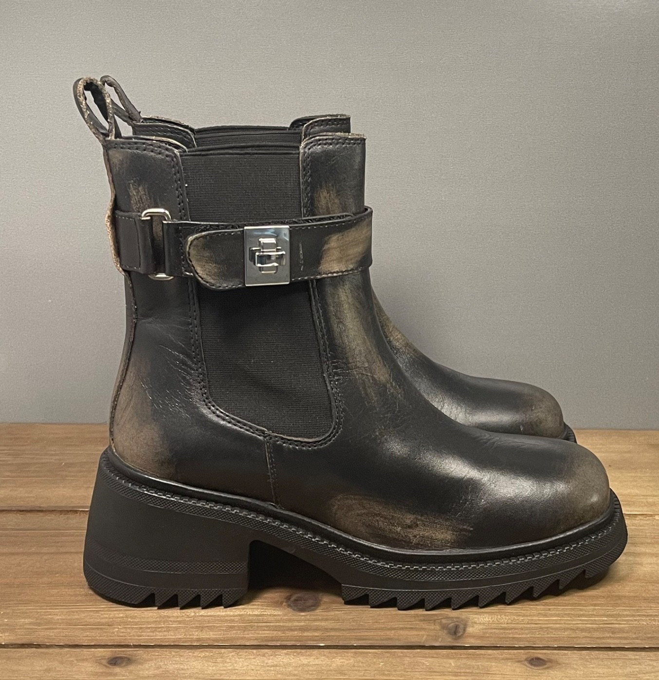Steve Madden Women’s Gates Chelsea Boots Size 8.5 Black Distressed Leather