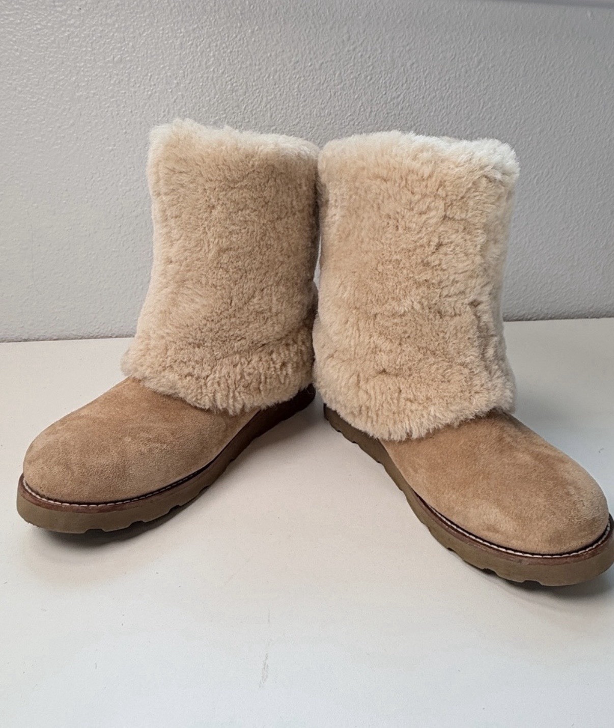 UGG Australia Maylin Sheepskin Cuff Boots Chestnut Suede Fur Winter Boots Size 8