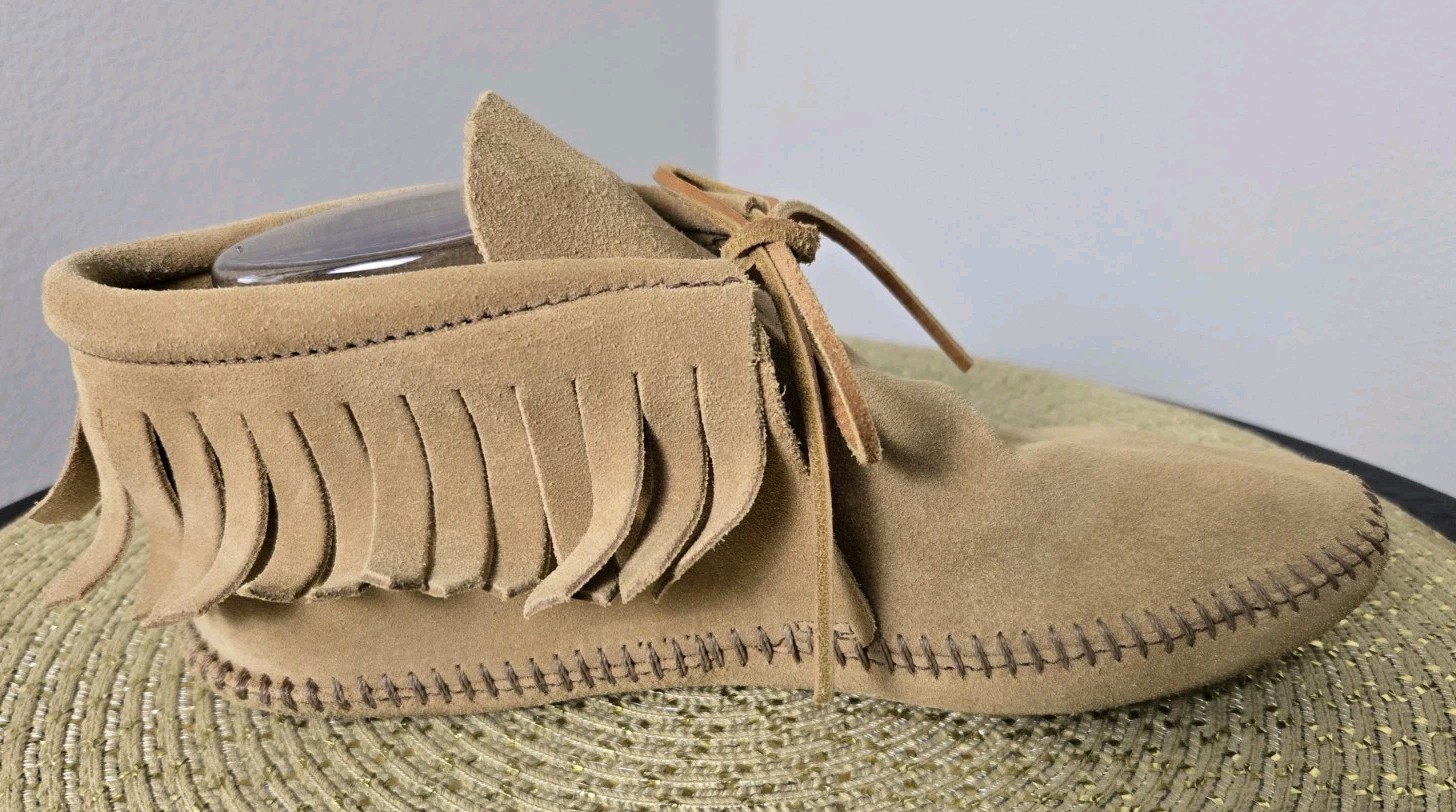 Minnetonka Tan Suede Fringe Ankle Boots Womens Size 8 Front Tie Boho Moccasin