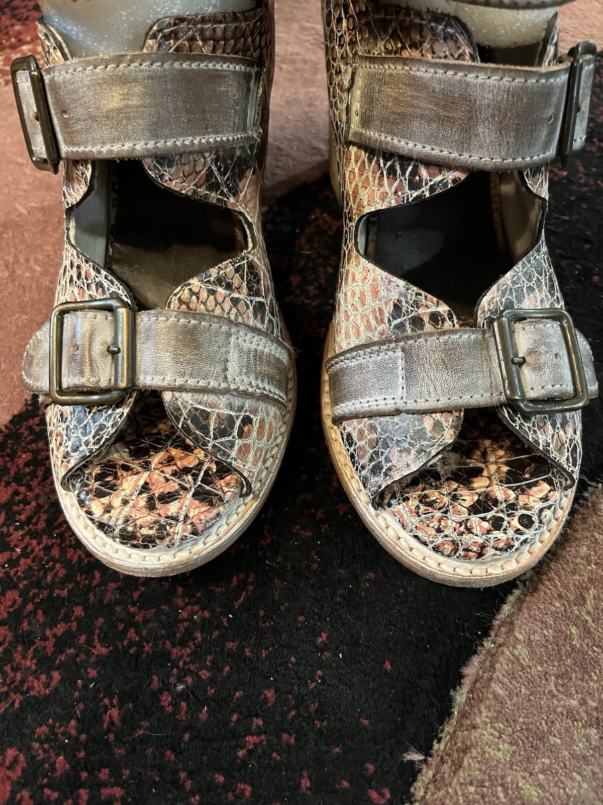 Freebird Bond EUC Gladiator grey & pink snake print open toe bootie RARE size 8