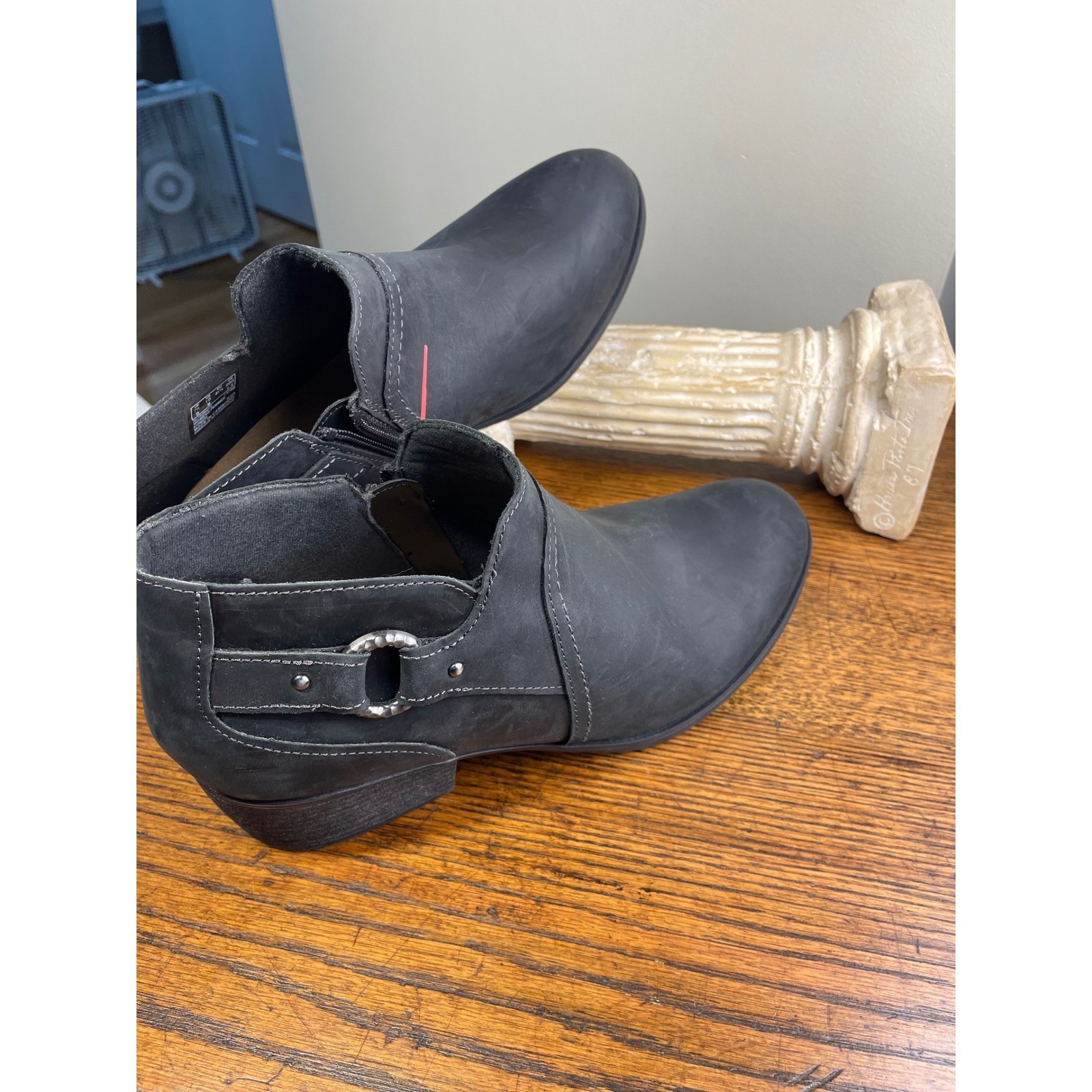 NWOB Clarks Women’s Black Charten Grace Leather Booties Size 10