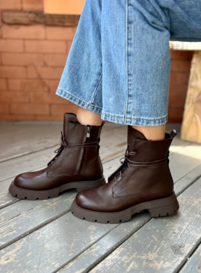 ALL BLACK Footwear Tie Lugg in Brown
