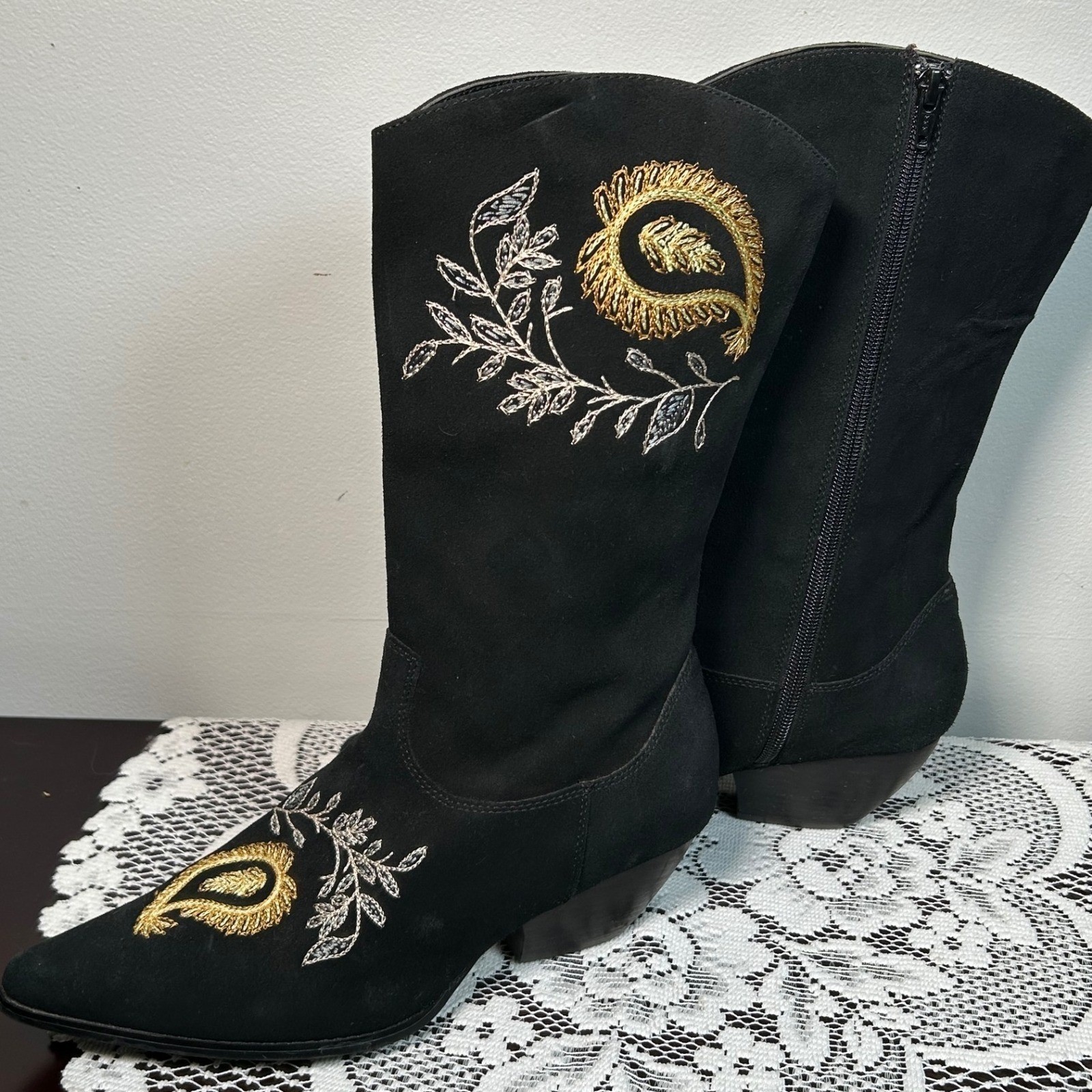 Bijou Womens Black Suede Embroidered Western Boots Paisley Gold Silver 8M Boho