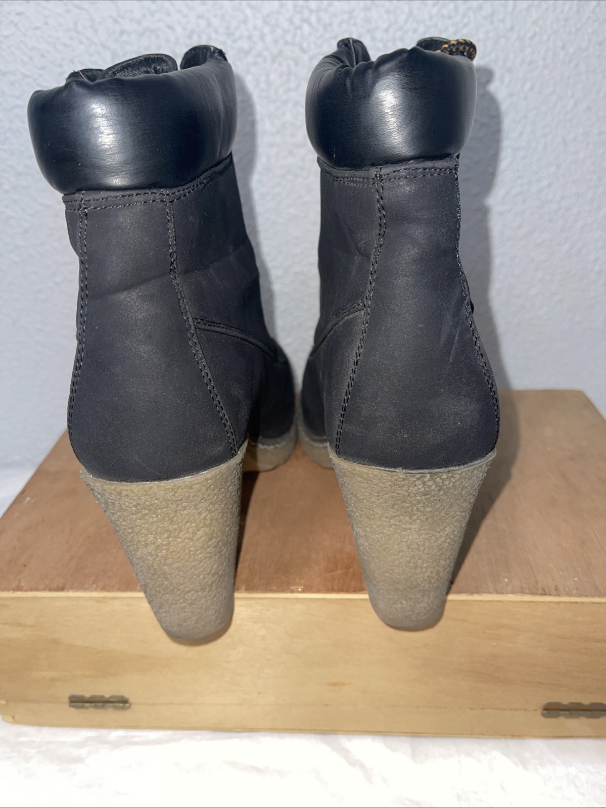 Brown Suede Lace-Up Rugged Ankle Boots Women’s Size 8 *Unbranded*