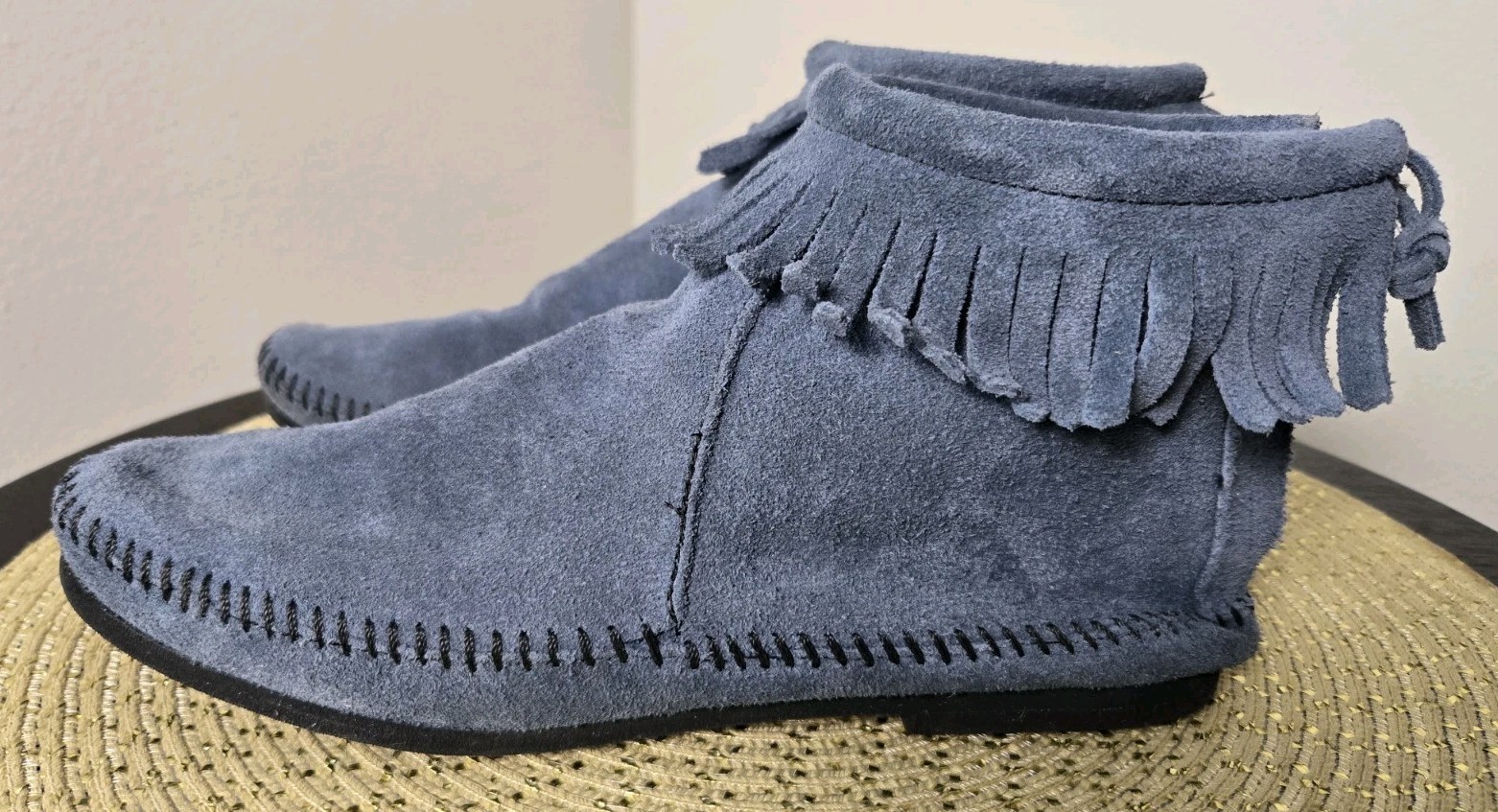 Minnetonka Storm Blue Suede Fringe Back Zip Ankle Boot 8 Hard Sole Boho Moccasin