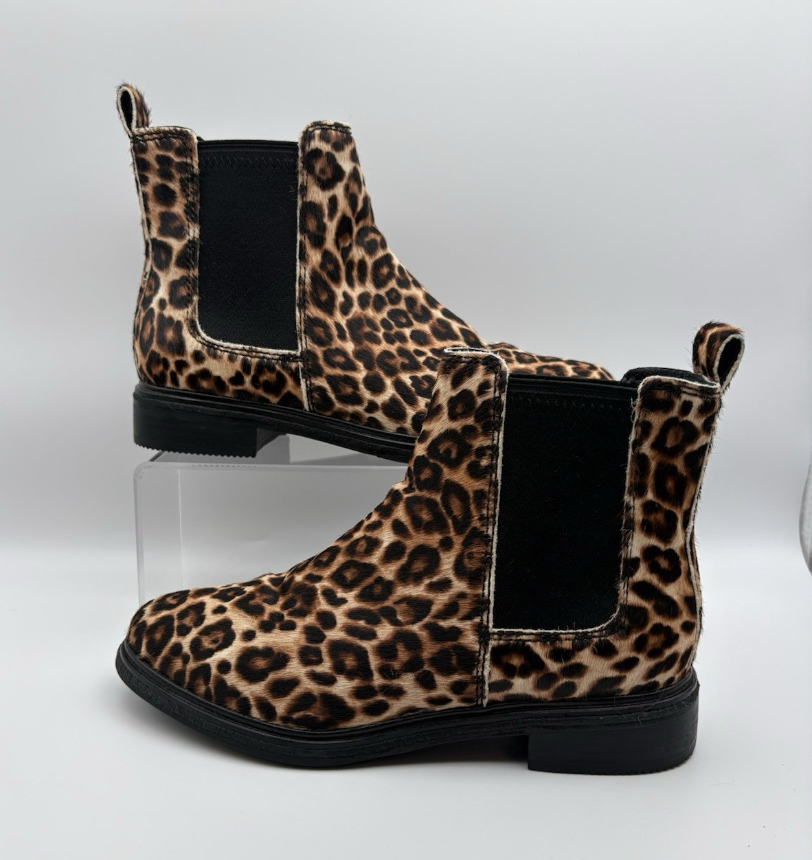 Clarks Women’s Leopard Print Chelsea Ankle Boots Slip On Elastic Gore US 6 M