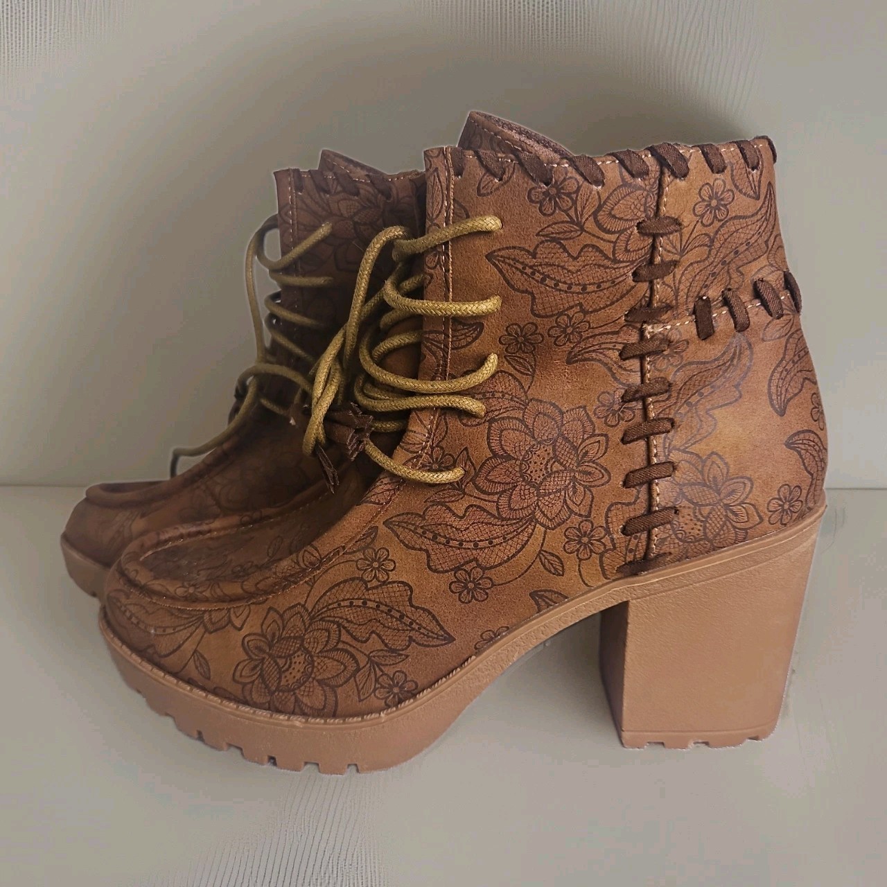 Comfort Womens 6.5 M Floral Lace Up Boots Fringe Whipstitch Block Heel NWOB