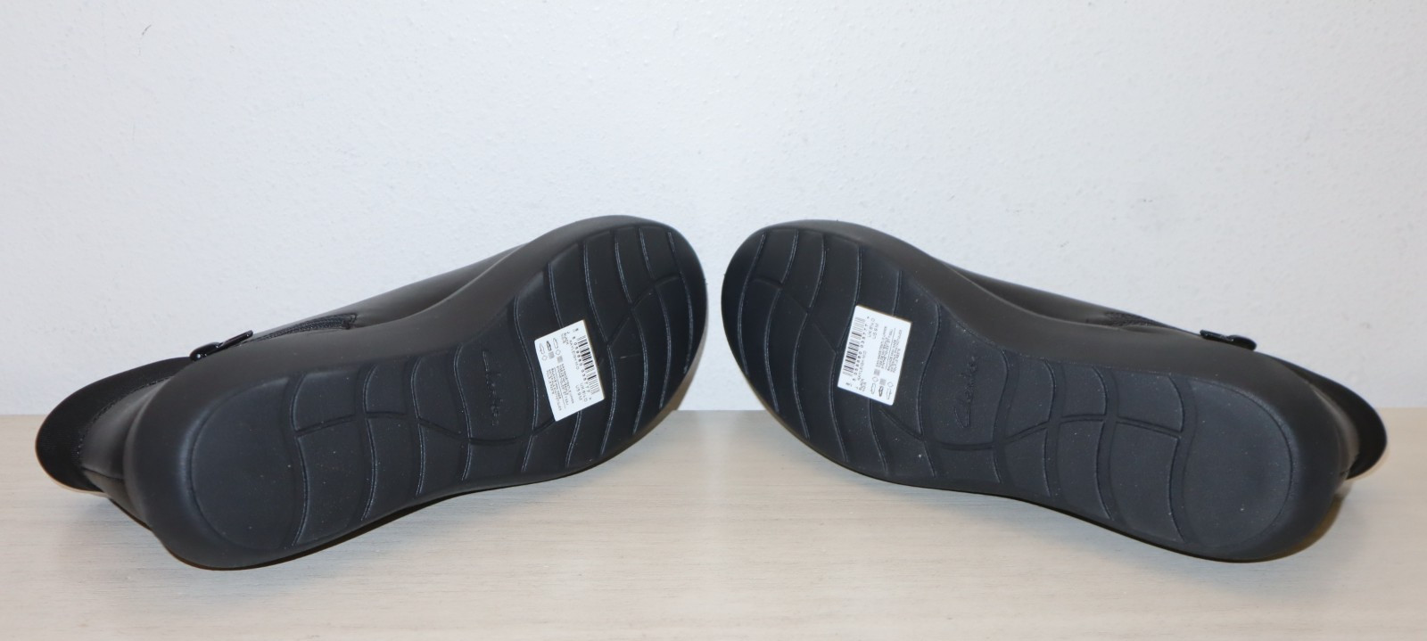 Clarks 63322 Womens Size 9 Black Kayleigh Mid Boots w/Cushion Feel Padding