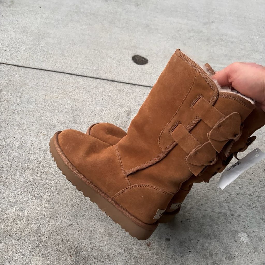 )Brand New Condition) UGG Allegra Bow Chestnut Suede Sheepskin Winter Boots