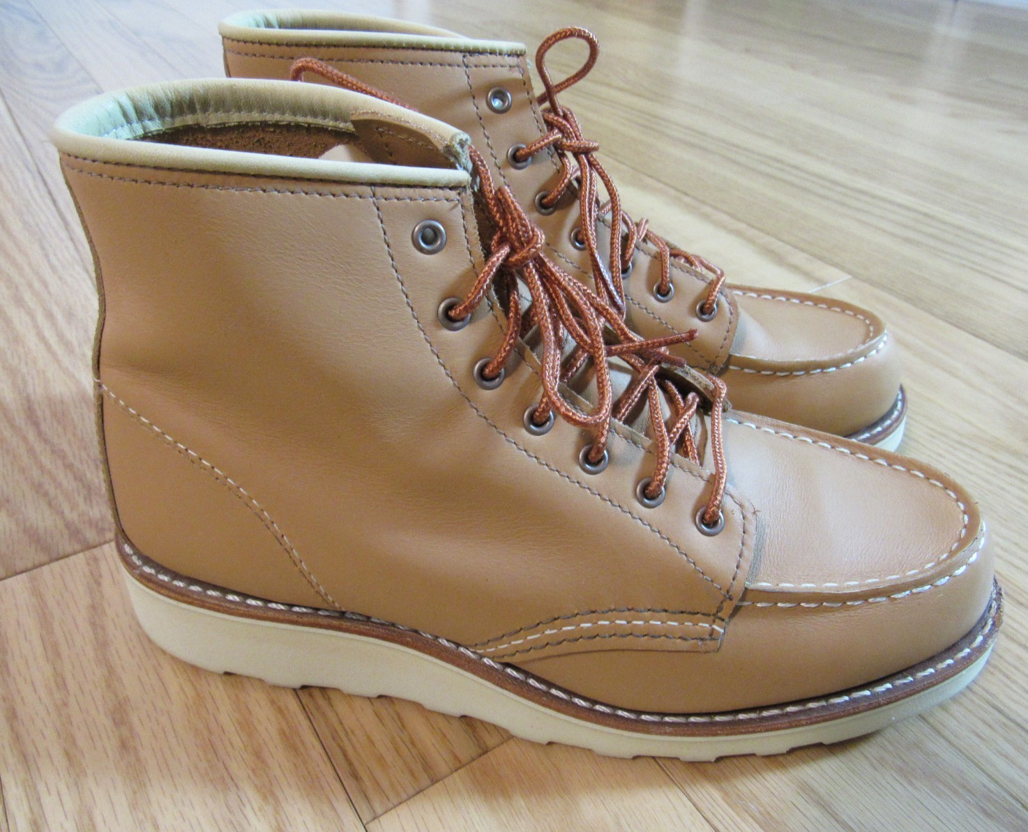 Red Wing $310 Classic Moc 3383 Short Boot in Tan Boundary Leather 8 B