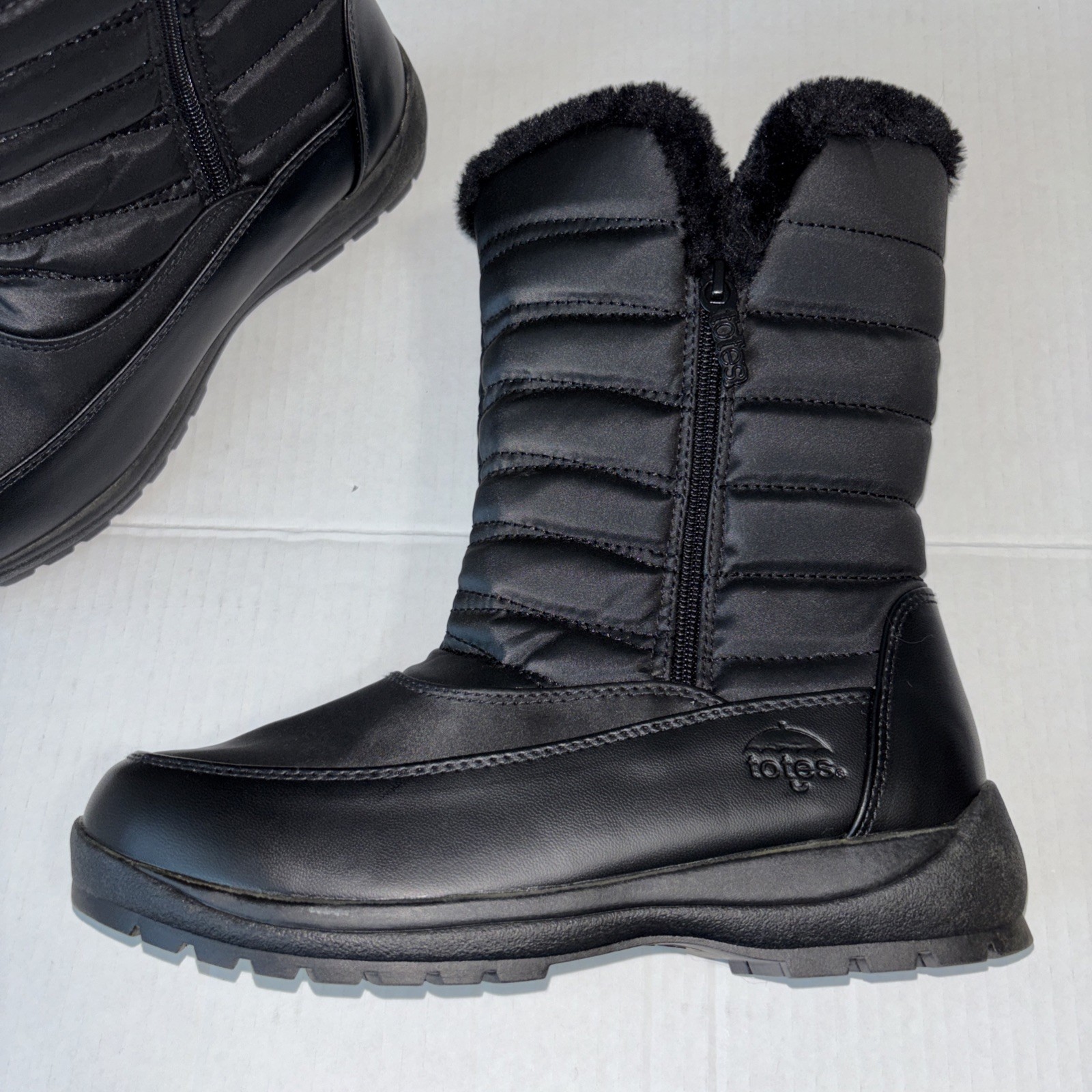 TOTES JENNIFER WOMENS 8 M BLACK QUILTED WINTER SNOW BOOTS FAUX FUR TRIM NWT