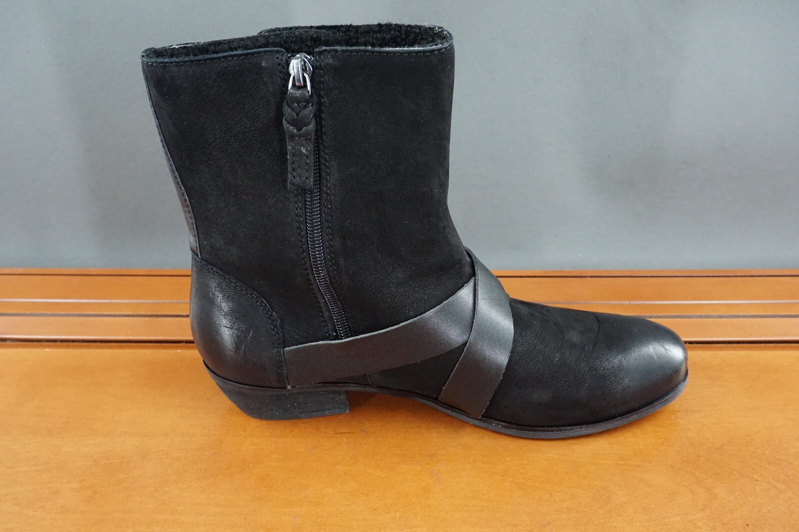 Softwalk Rayne Shoes Womens 8.5 Black Leather Pull On Casual Mid Buckle Bootie