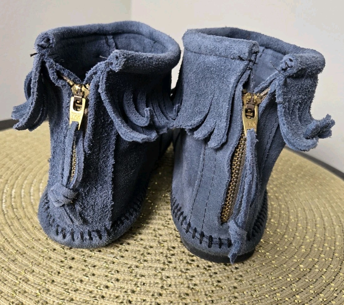 Minnetonka Storm Blue Suede Fringe Back Zip Ankle Boot 8 Hard Sole Boho Moccasin
