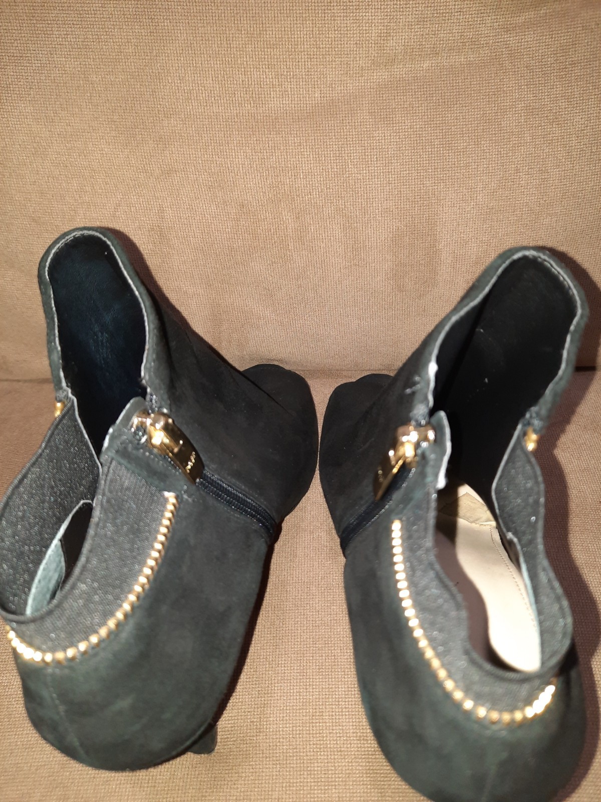 Marc Fisher Serenity Heeled Open Toe Black Suede Gold Zipper Booties Size 9 Wide