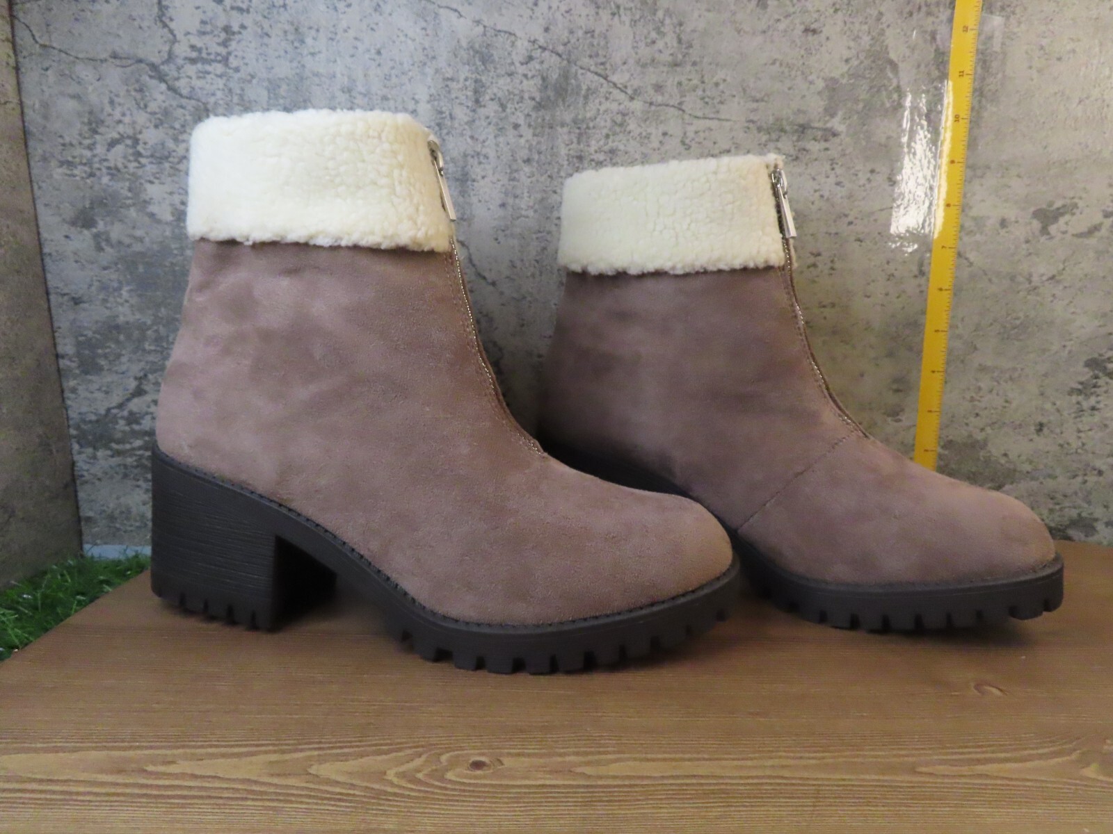 NEW – BELLA VITA WOMEN’S CABLE LUG BOOT ANKLE, TAUPE SUPER SUEDE/FLEECE, 8 X-WID