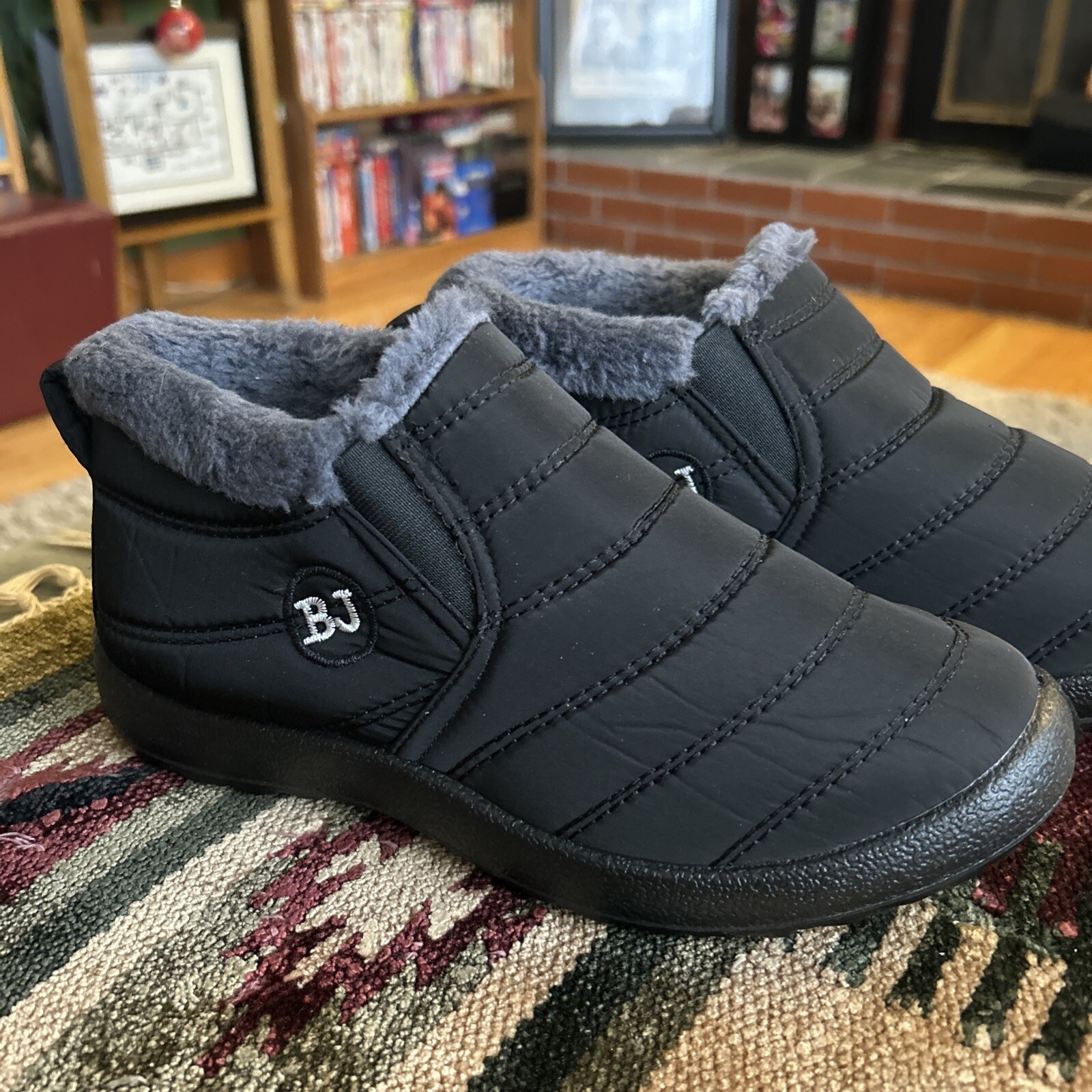 BJ Womens Boots EUR 38 Black Quilted Ankle Snow Faux Fur Lining Pull On FreeShip