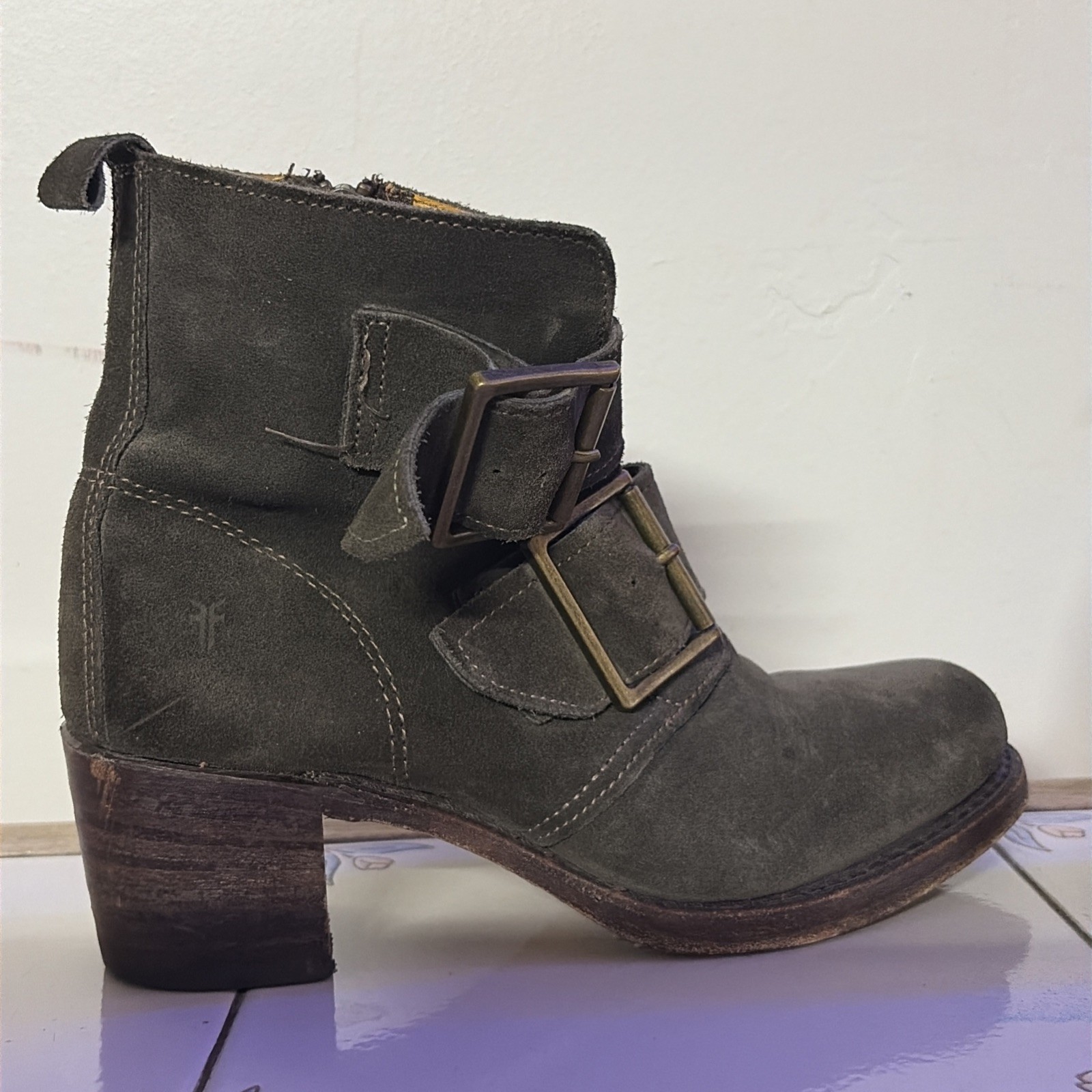 Size US Women’s 7.5 M Frye Brown Leather Suede Double Buckle Side Zip Round Toe