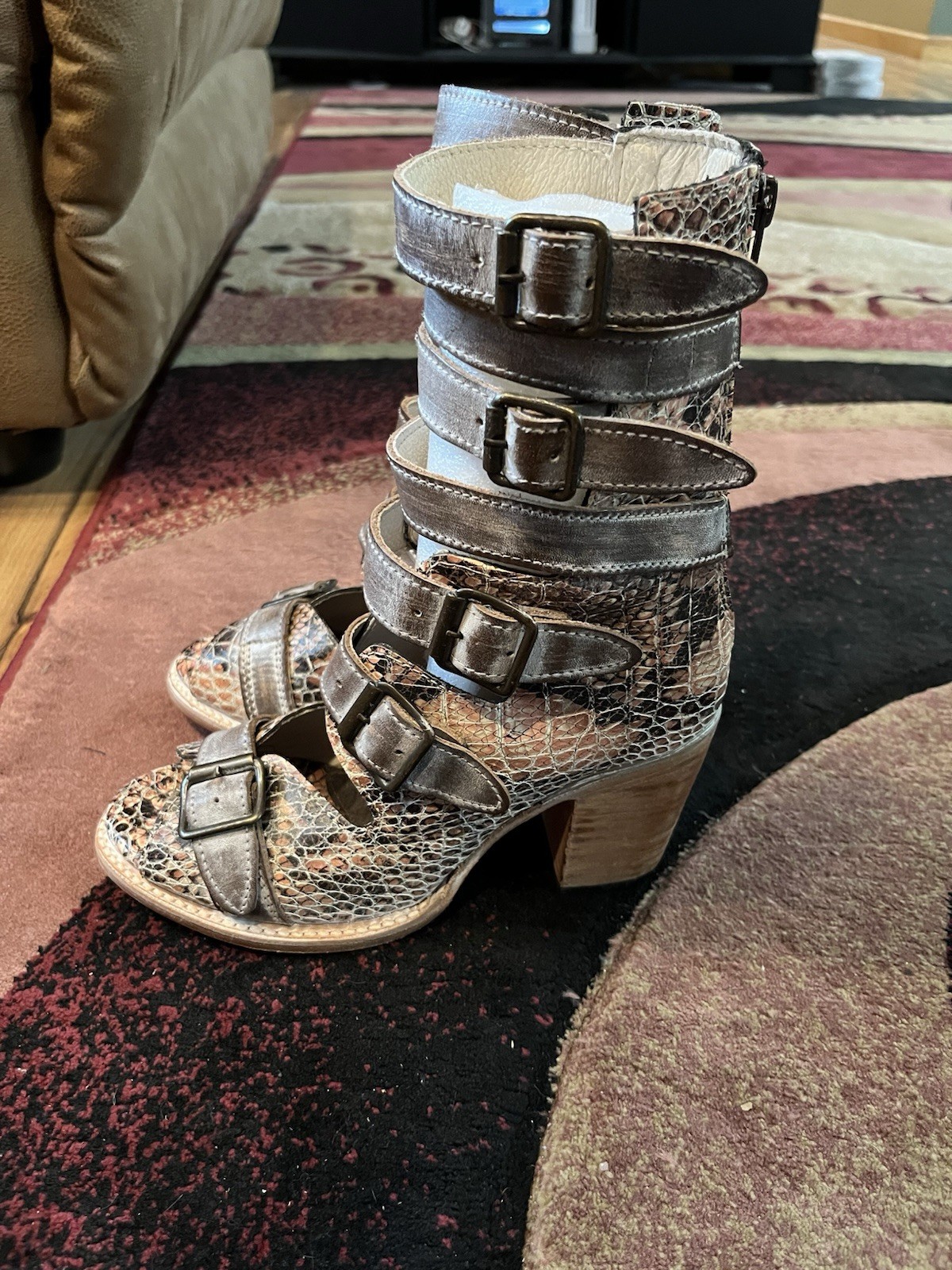 Freebird Bond EUC Gladiator grey & pink snake print open toe bootie RARE size 8