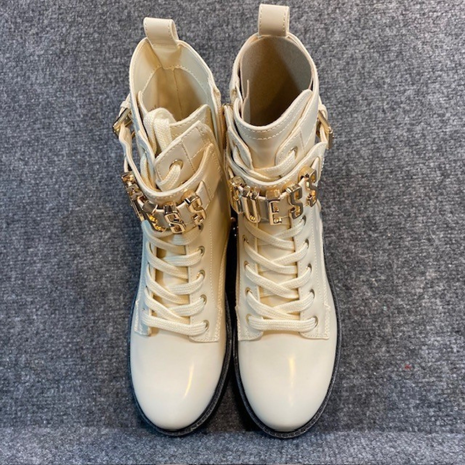 Guess Vaires Lug Sole Platform Combat Boots Womens 5.5 Cream Lace Up Logo Plated