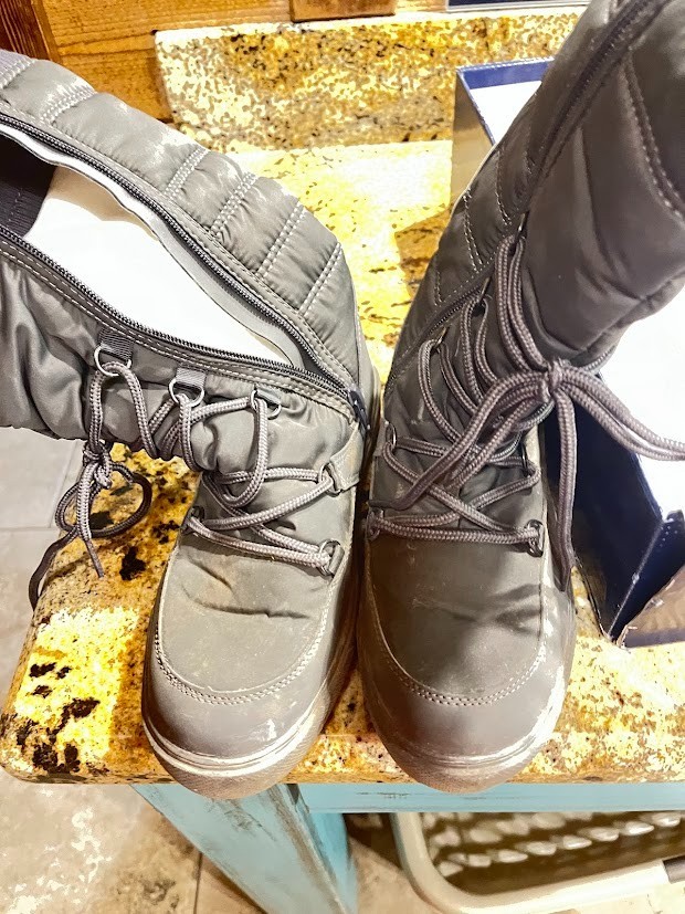 Refresh Size 7 Gray snow boot