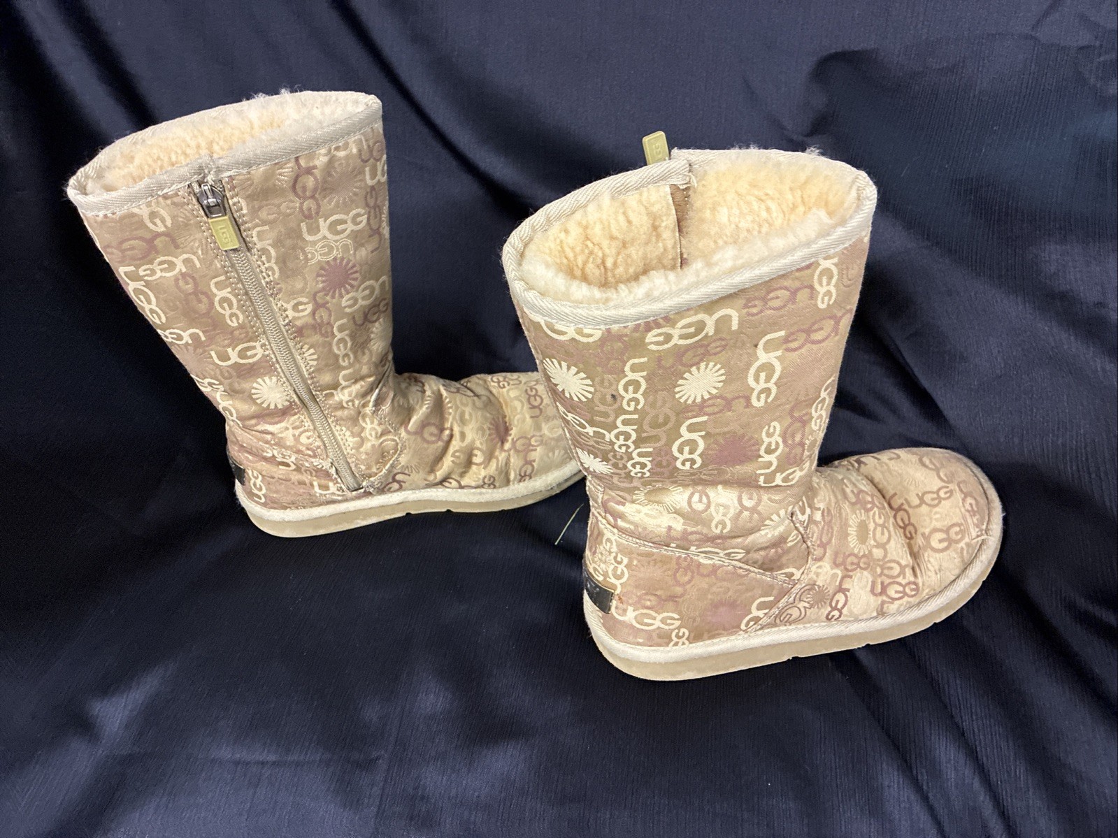 Ugg Wilshire 5515 Sheepskin Zip Up Boot Logo Gold Tone Tag Fur Lined Warm S/W 5