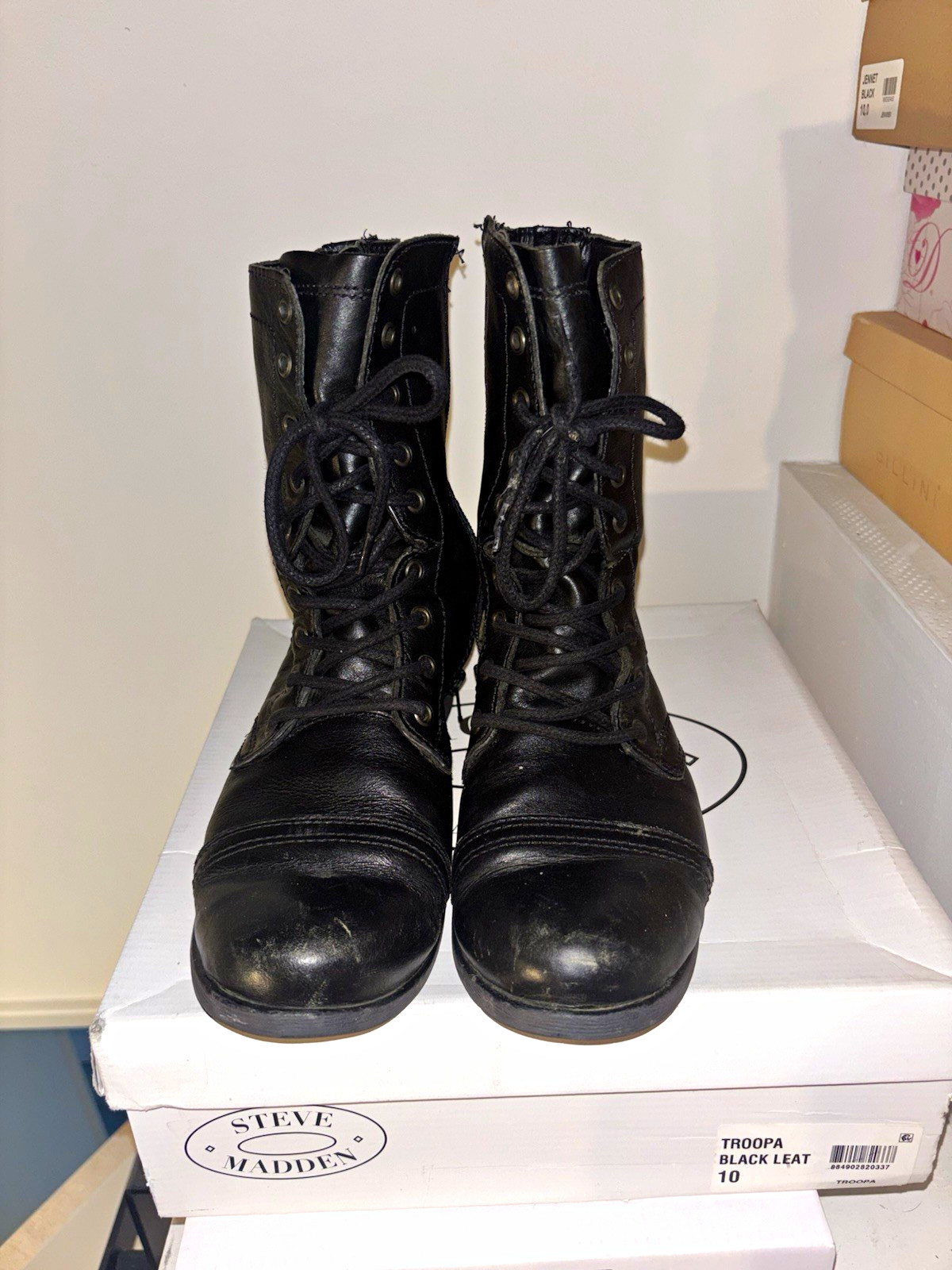 Steve Madden Troopa Women’s Black Leather Combat Boot Round Toe Cap Toe 10