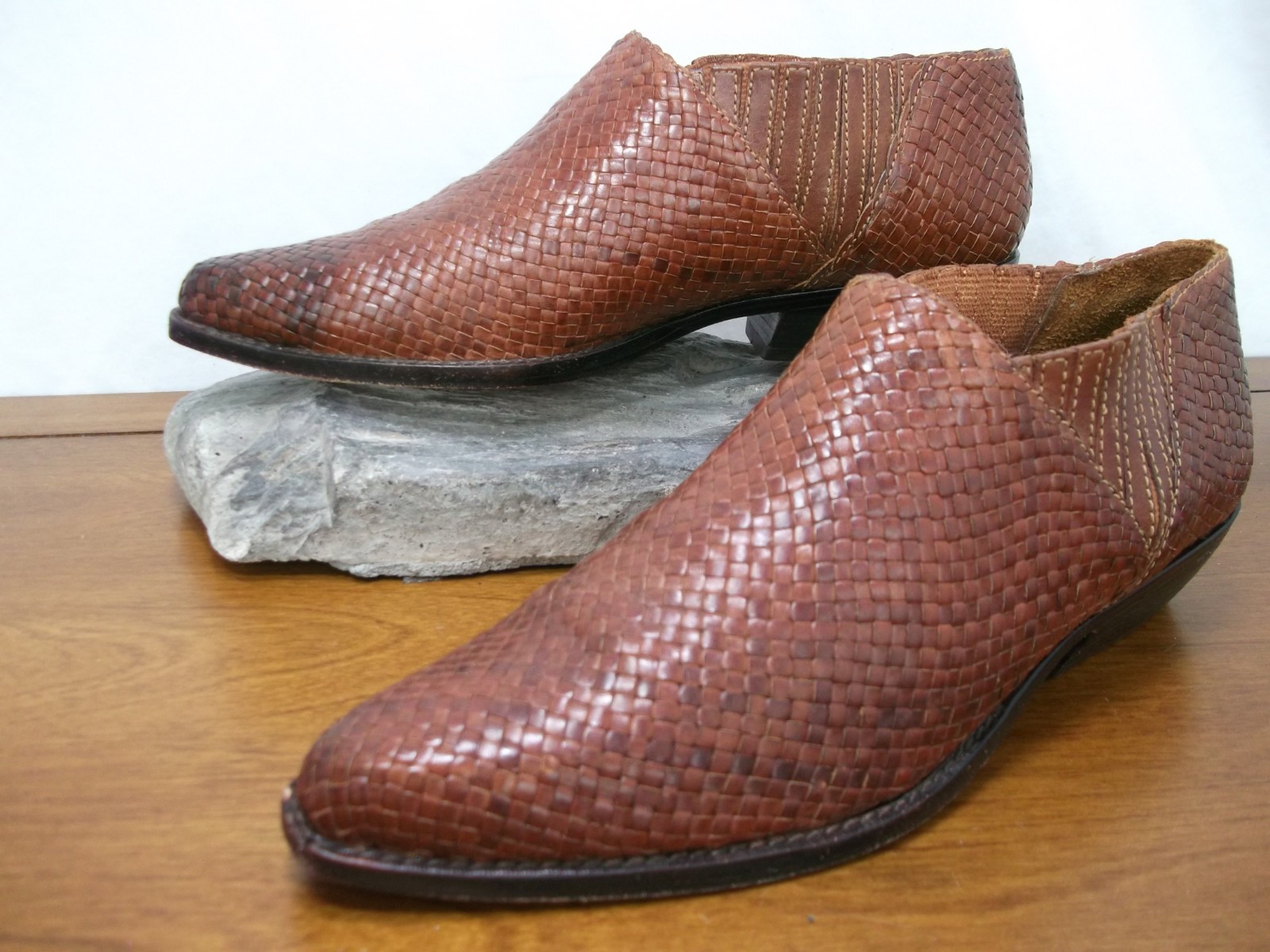 COLE HAAN Country Women’s Sz. 9 B / 40 EU/ 1.5 in Block heel Woven Chelsea