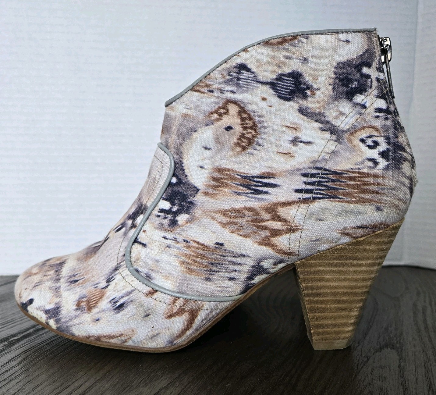 Anthropologie SixtySeven Highway Rambler Ikat Print Leather Ankle Boots Sz 38