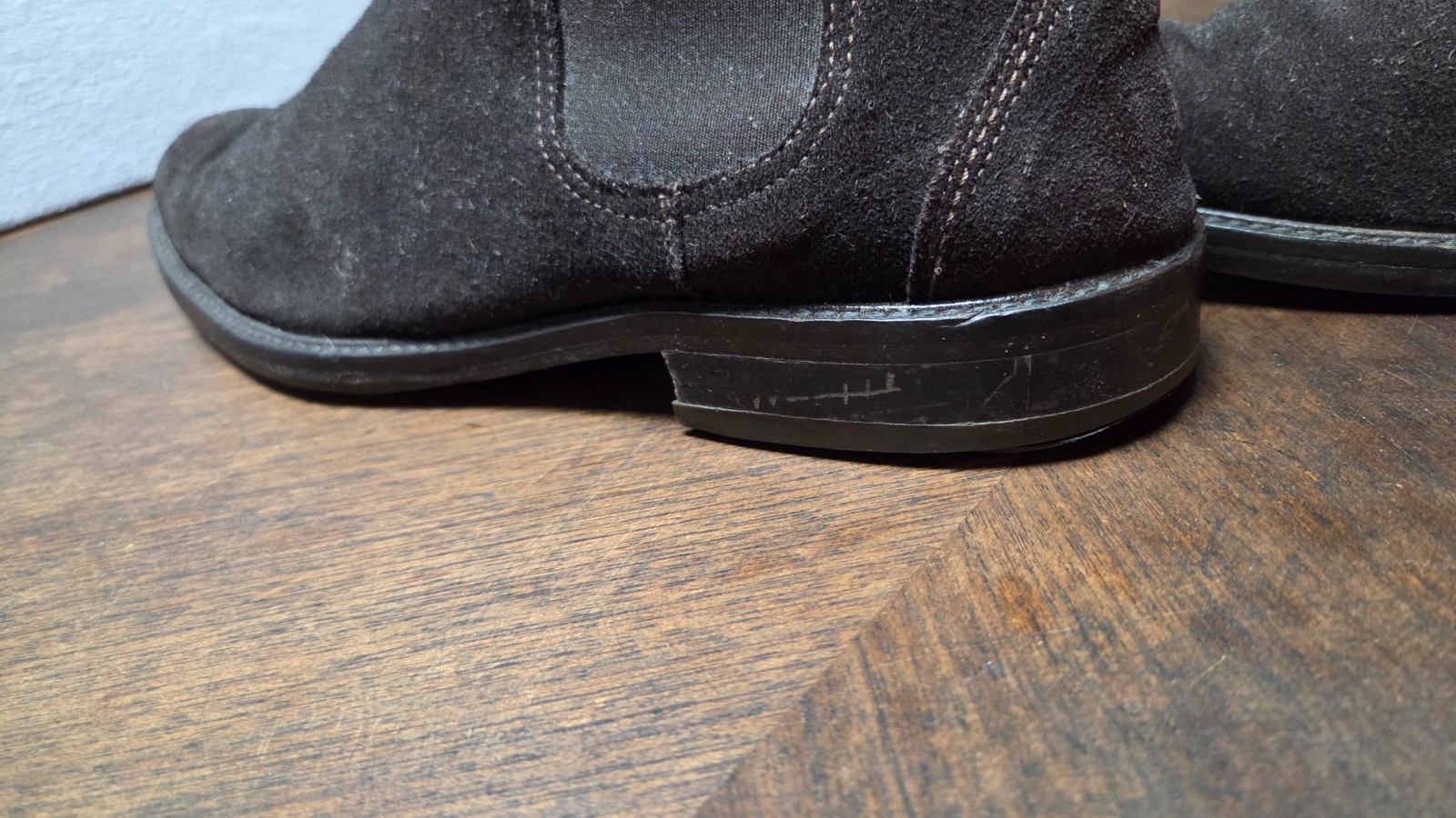 Barneys New York Chelsea Boots Mens Size 8 (EU 41) Suede Brown Pull On Italy