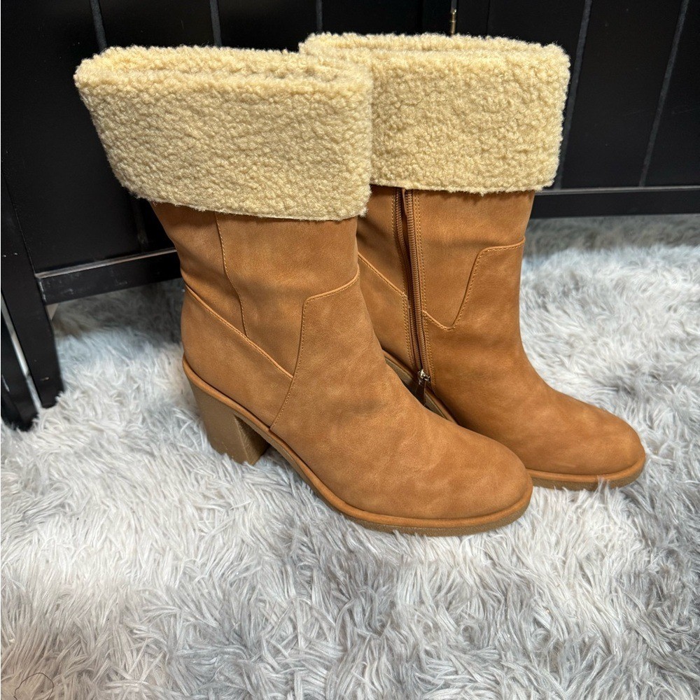 Tan Suede Women’s Boots with Cream Fur Lining