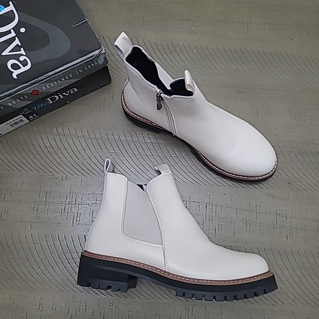 Aqua Diva Water Resistant Leather Beige Zip Chelsea Boot Size US 10 EU41 New