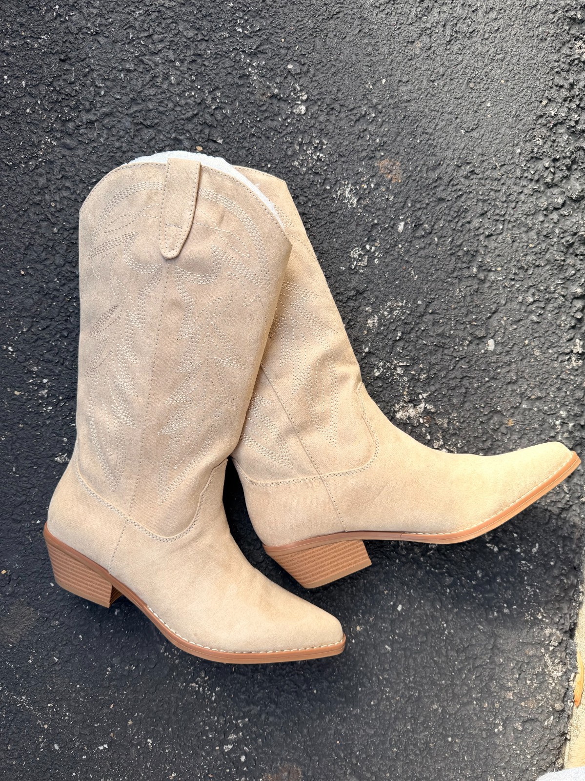 New Madden Girl Cowgirl Boots Cream Color Women’s Size 9.5