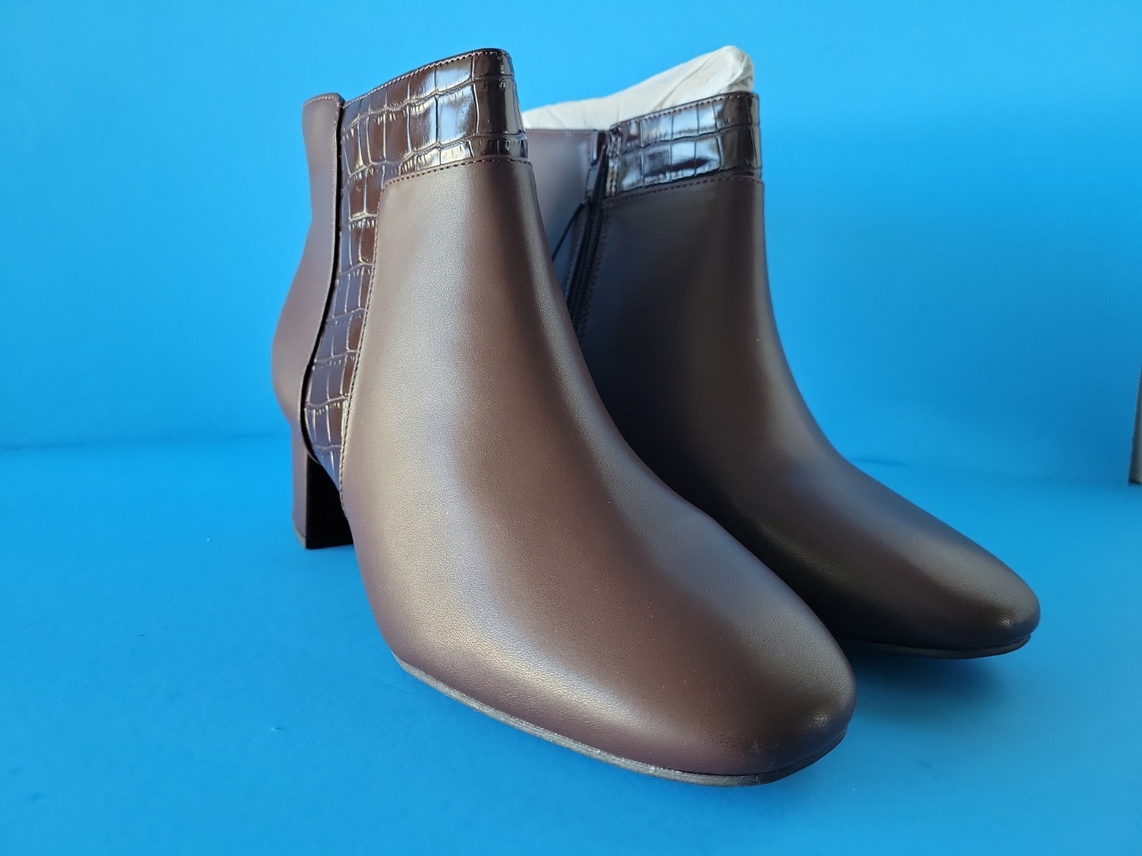 East 5th Sherman Booties Block Heel Chocolate Brown Womens 9W Wide Width New NIB