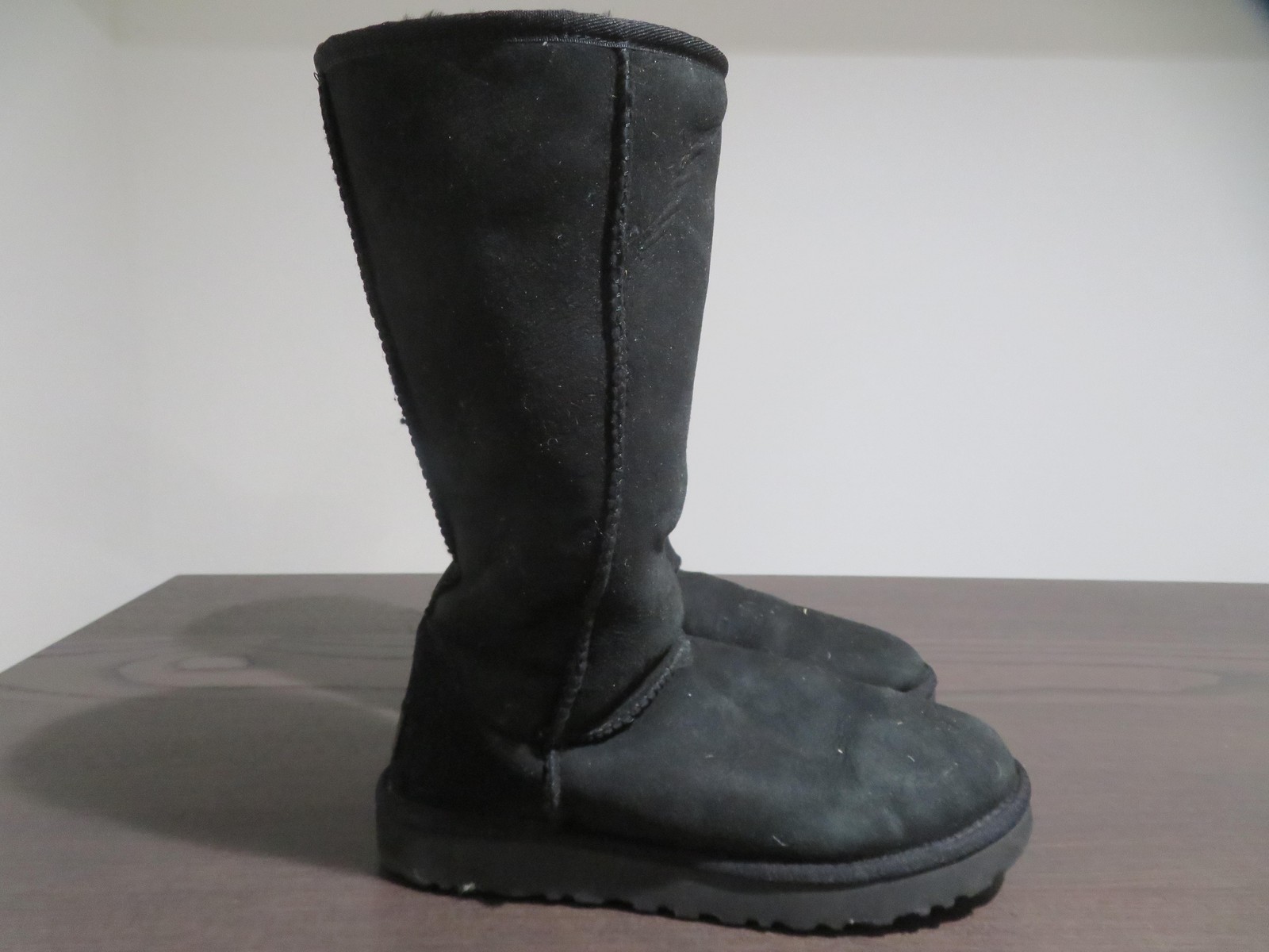 UGG Classic Tall II Boots Womens Size 8 Black Sheepskin Suede Winter 1016224