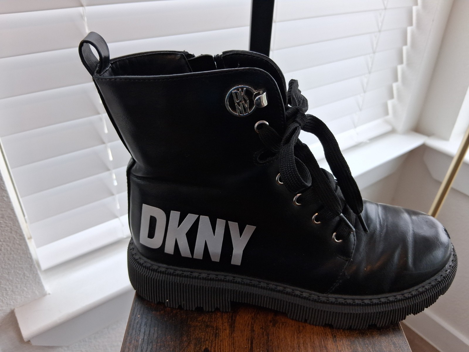 DKNY Black Combat Boots Lace Up Logo Side Zipper Women’s US 4.5 UK 3 Synthetic