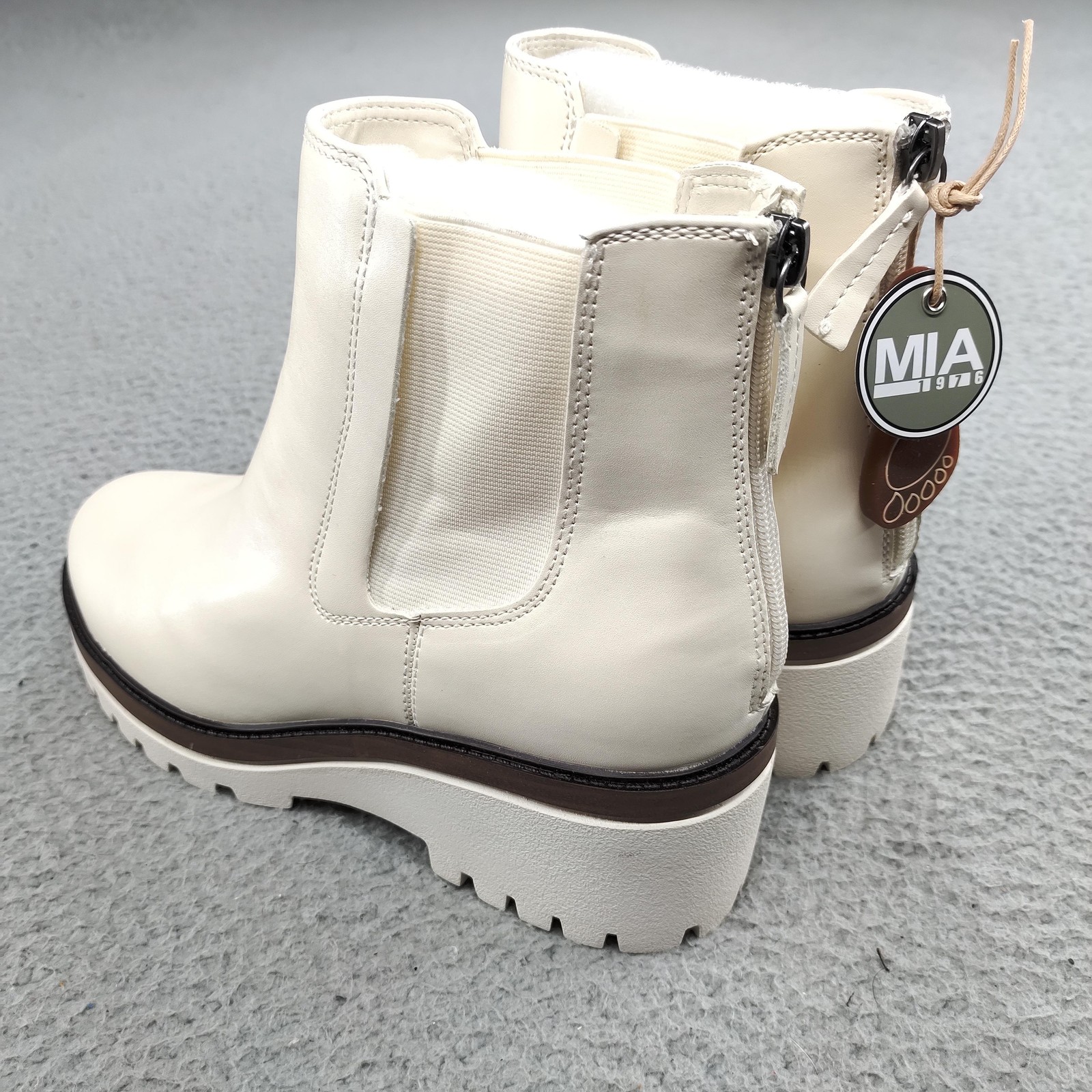 MIA Boots Womens Size 10 White Sefi Chelsea Lug Sole Platform Zip Ankle MH2527