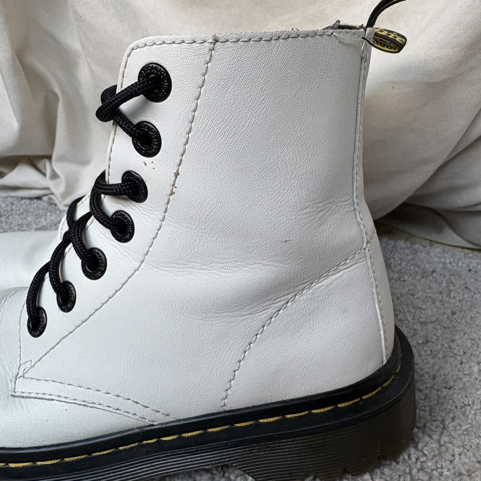 Dr Martens Luana Women’s Size 5 White Leather Air Wair Lace Up Combat Boots