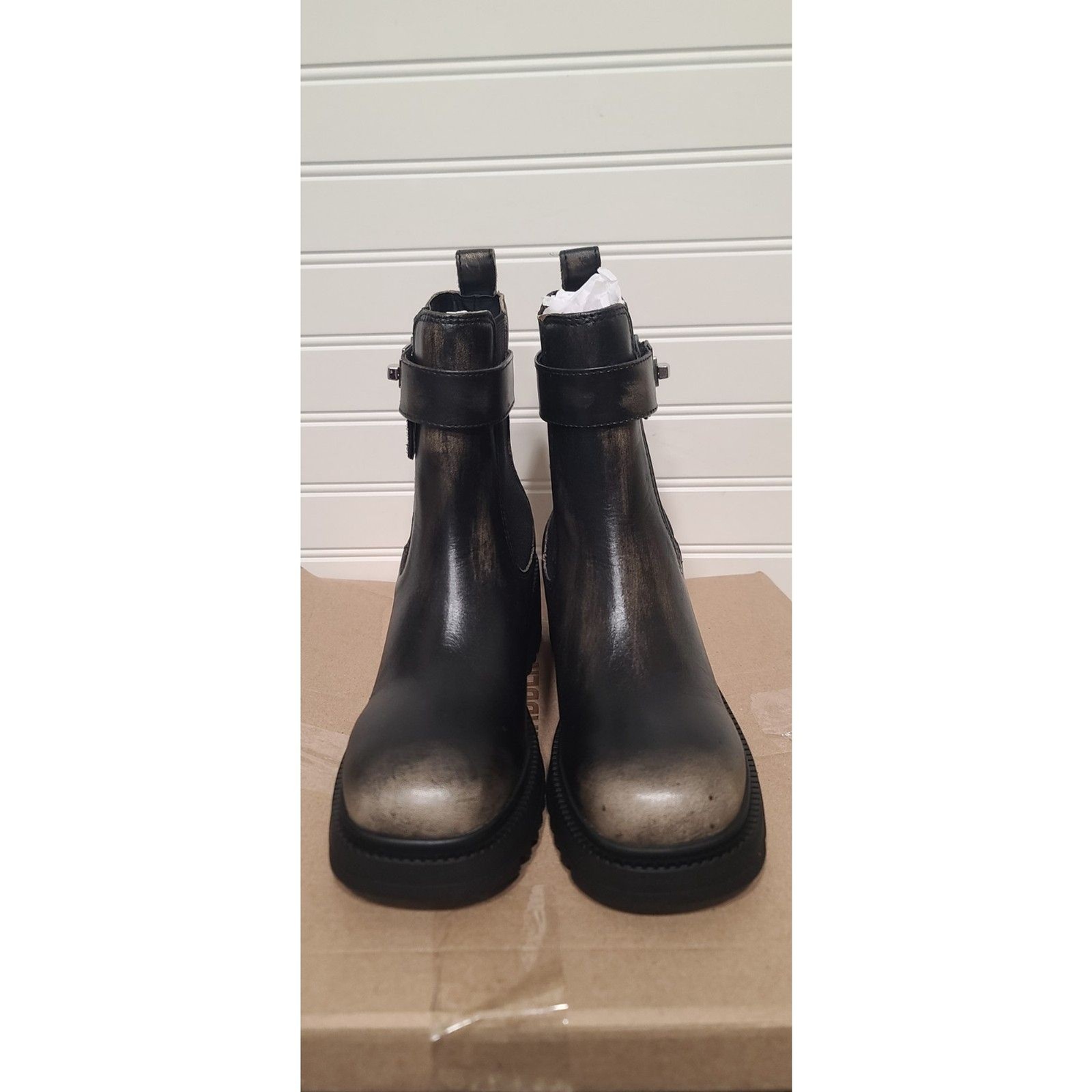 Steve Madden Leather Upper Gates Black Distressed Boots Size 6 NIB