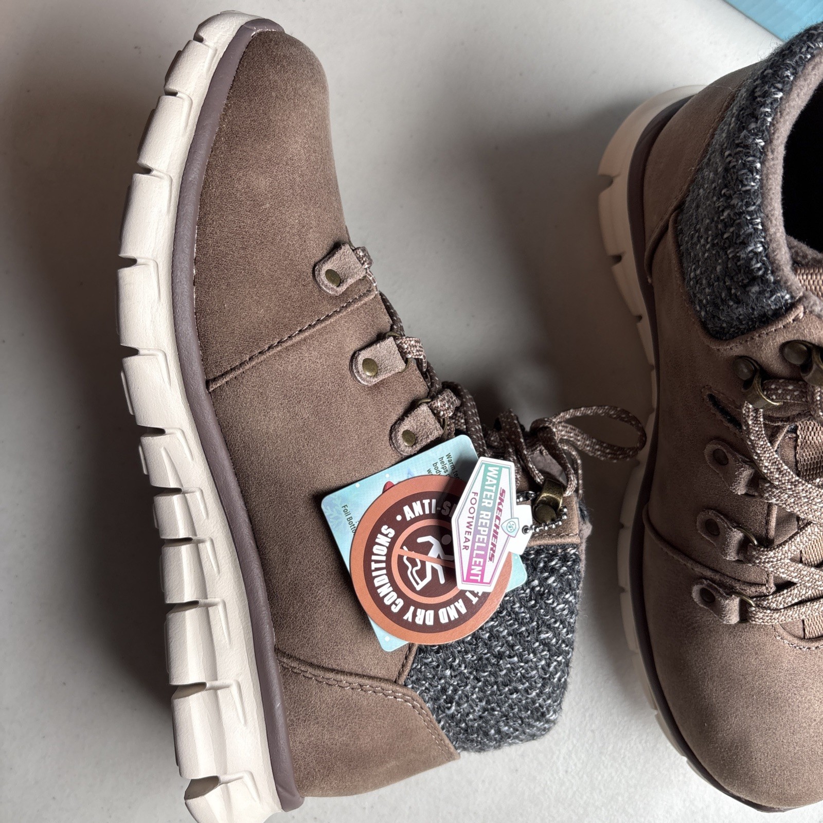 NEW – Skechers Synergy Cold Daze Hiker Boots Women’s Size 8 – Taupe