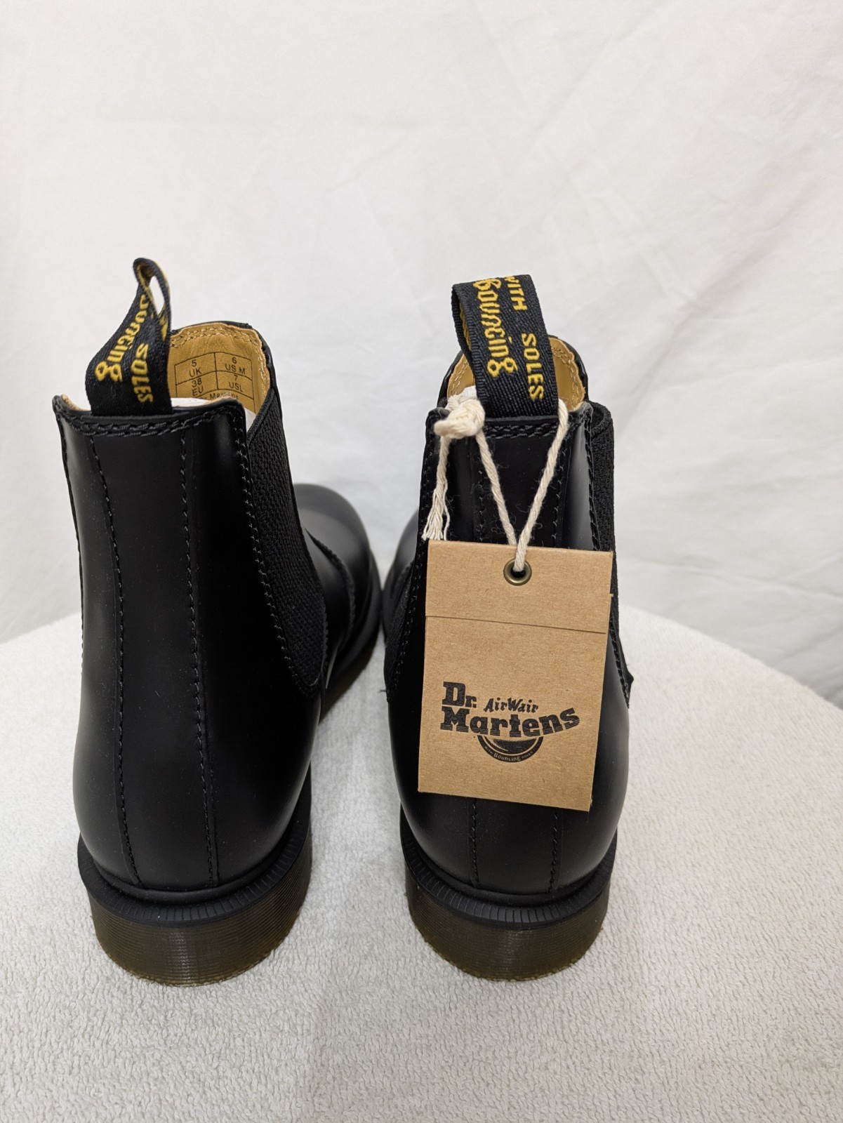 Dr Martens 2976 Chelsea Boots Black Smooth Leather Womens US 7 Mens 6 NIB