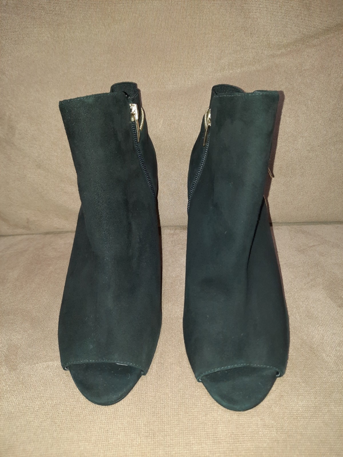 Marc Fisher Serenity Heeled Open Toe Black Suede Gold Zipper Booties Size 9 Wide