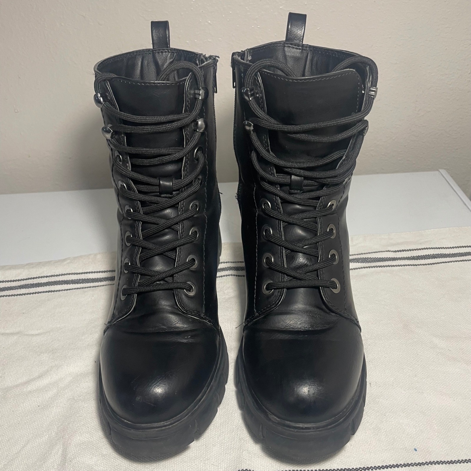 MIA Yoana Black Combat Boots Lace Up Lug Sole Side Zip MH1119MM Womens 8.5M