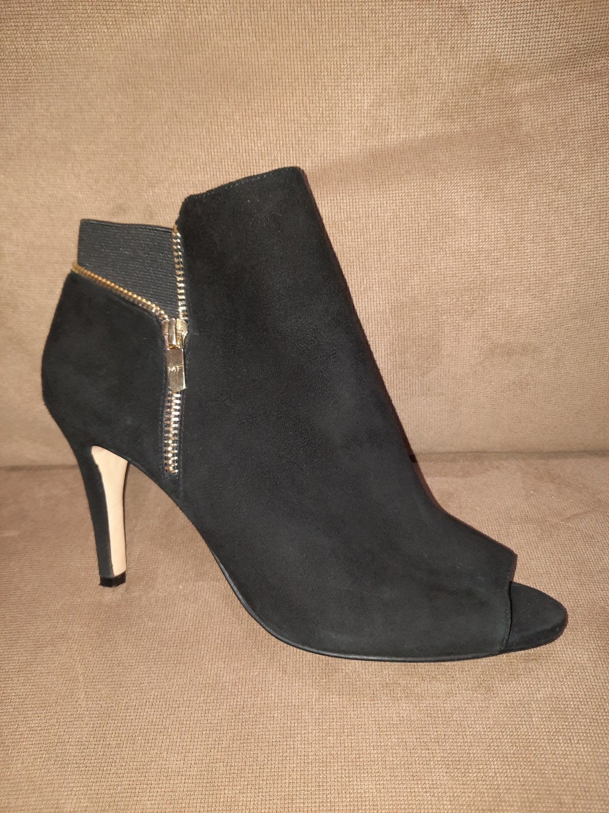 Marc Fisher Serenity Heeled Open Toe Black Suede Gold Zipper Booties Size 9 Wide